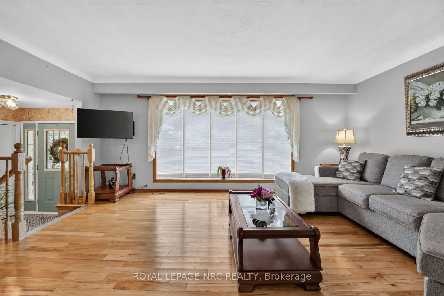 Photo 6 of 20 Jessica Drive, St. Catharines, Vine/Linwell — HOMEH