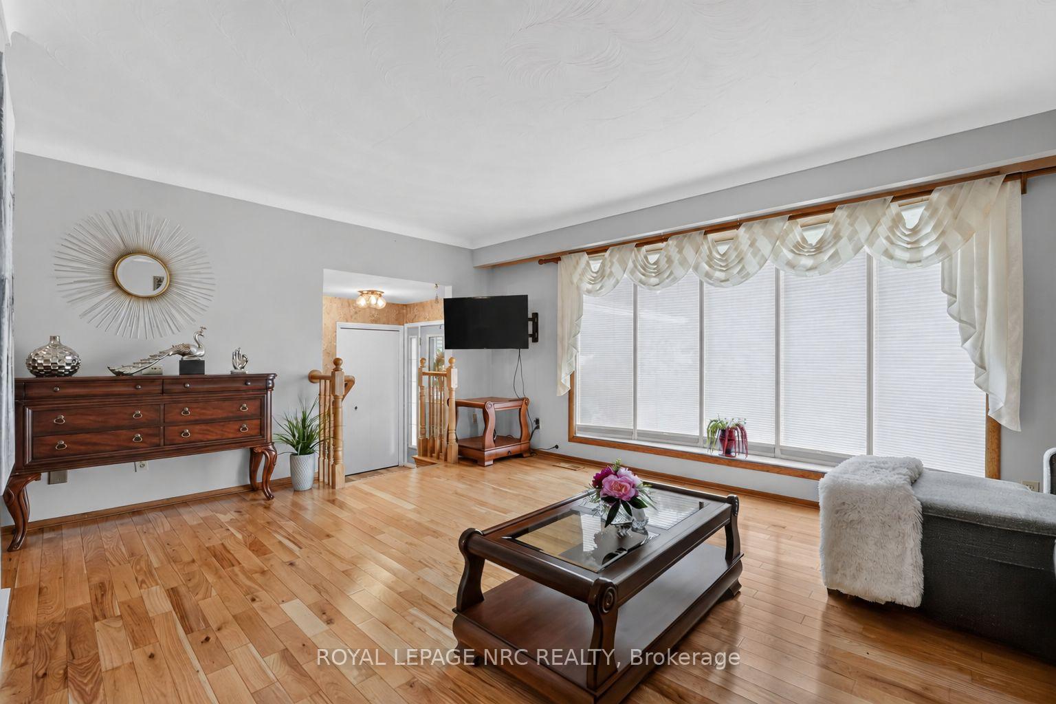 Photo 7 of 20 Jessica Drive, St. Catharines, Vine/Linwell — HOMEH