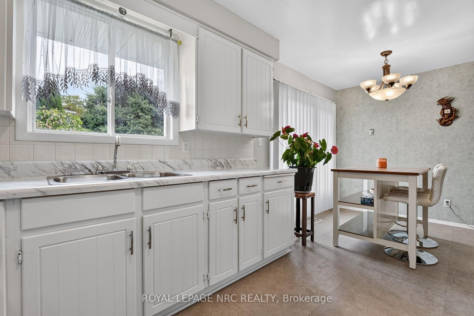 Photo 15 of 20 Jessica Drive, St. Catharines, Vine/Linwell — HOMEH