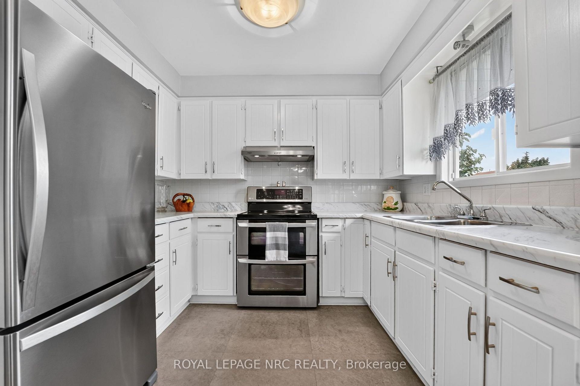 Photo 16 of 20 Jessica Drive, St. Catharines, Vine/Linwell — HOMEH
