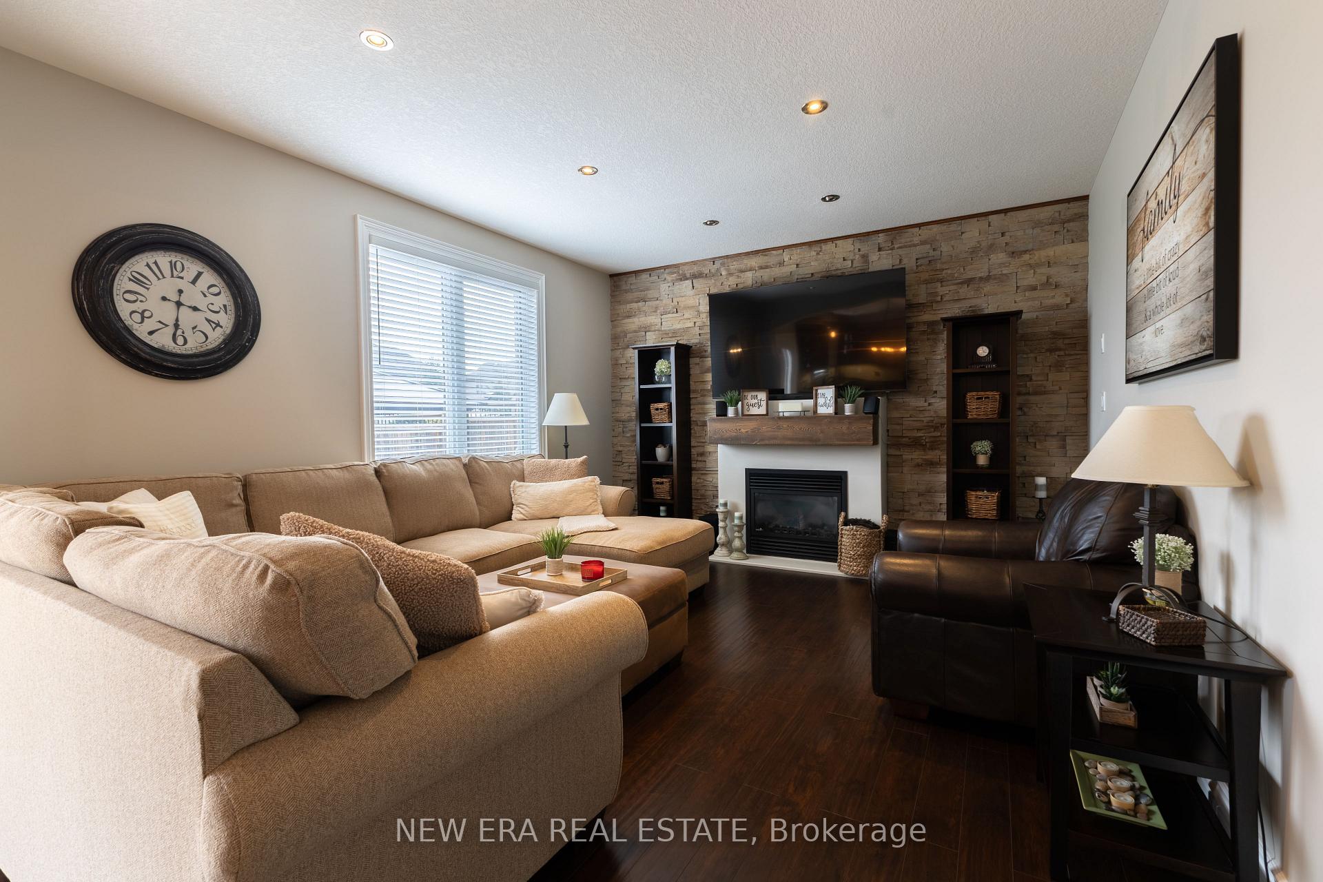 Photo 12 of 62 Gerber Meadows Drive, Wellesley — HOMEH