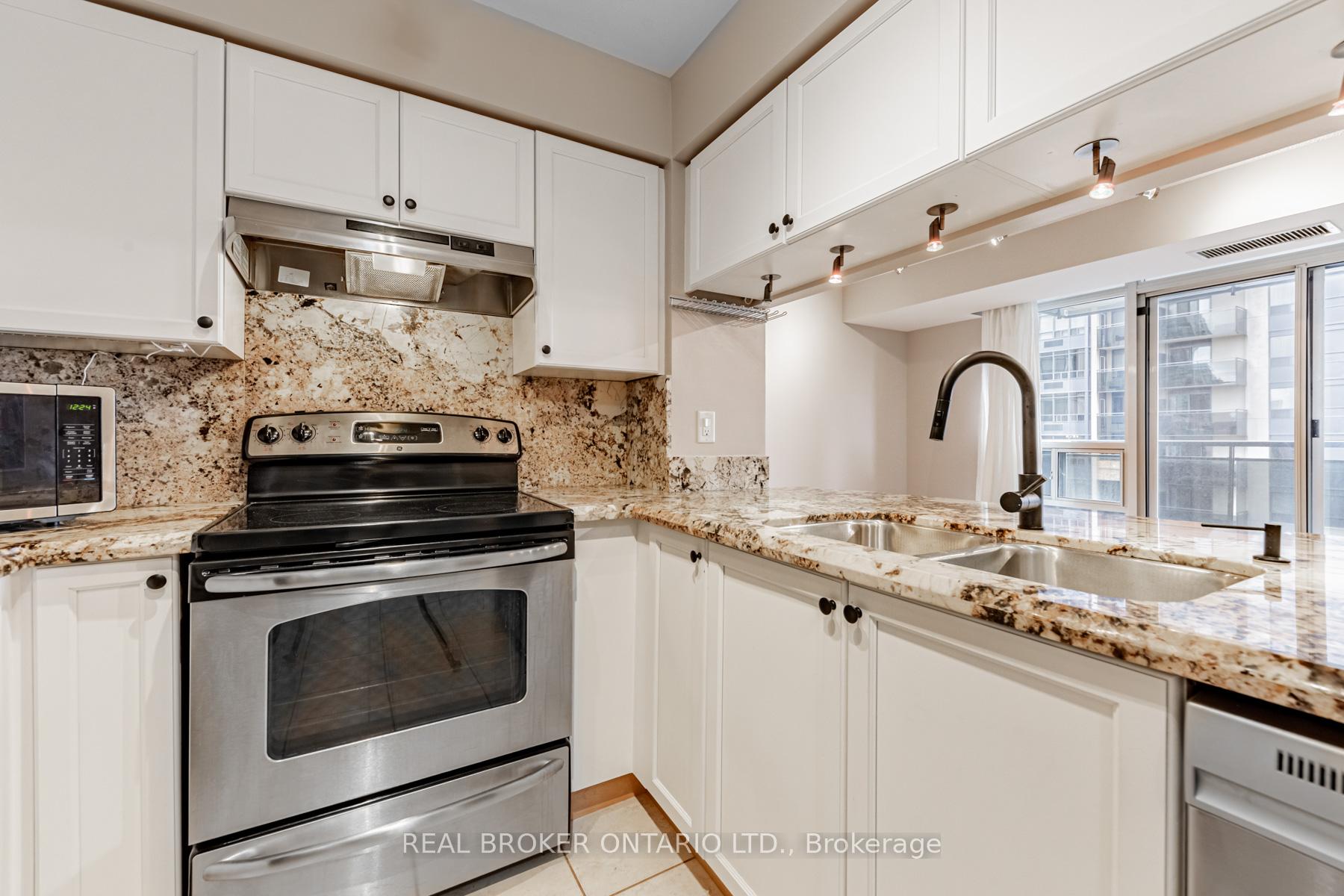 Photo 8 of Unit 2011, 153 Beecroft Road, North York, Lansing-Westgate — HOMEH