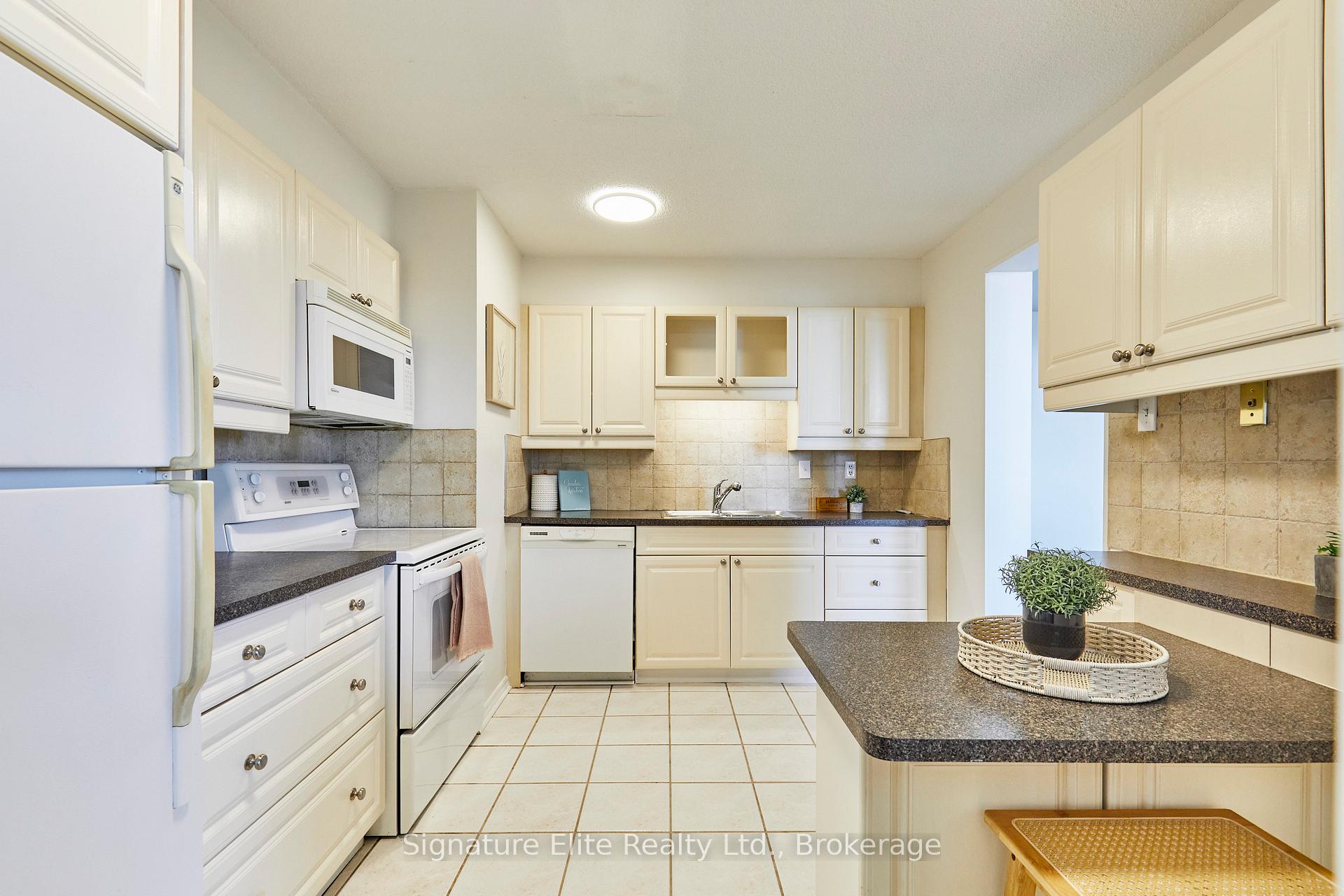 Photo 16 of Unit E8, 296 Mill Road, Etobicoke, Markland Wood — HOMEH