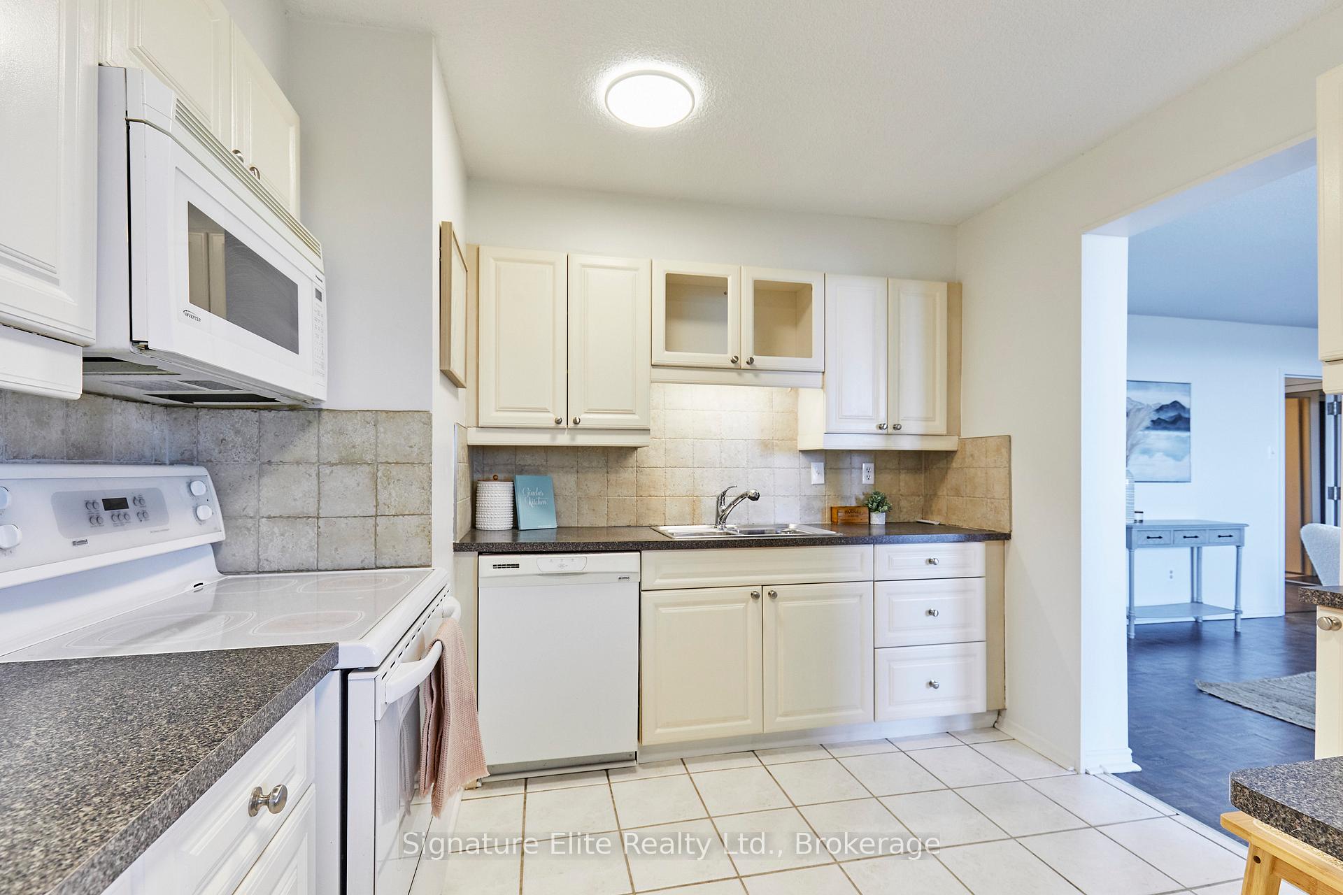 Photo 17 of Unit E8, 296 Mill Road, Etobicoke, Markland Wood — HOMEH