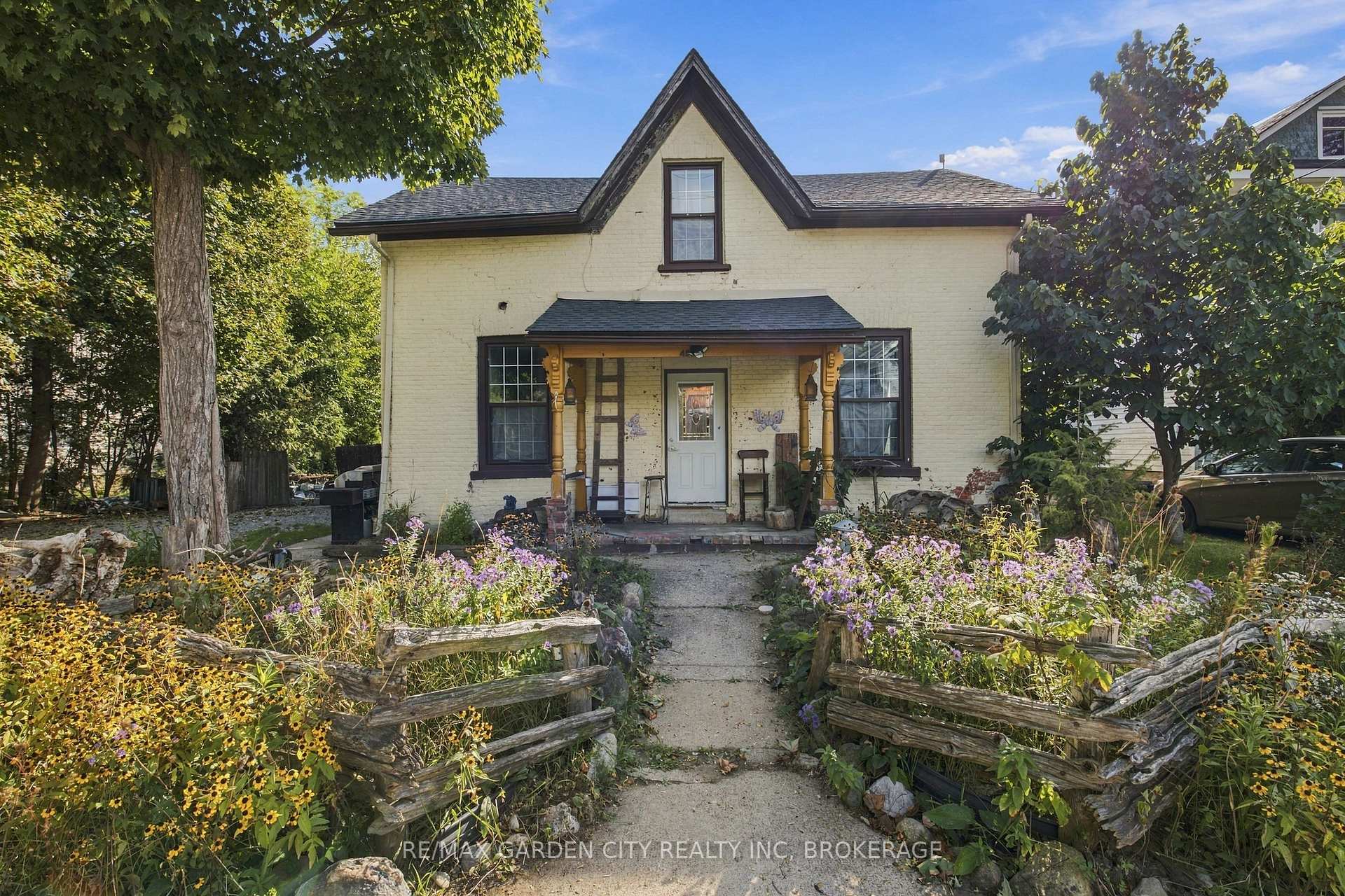 Photo 2 of 409-407 Maple Street, Haldimand, Dunnville — HOMEH