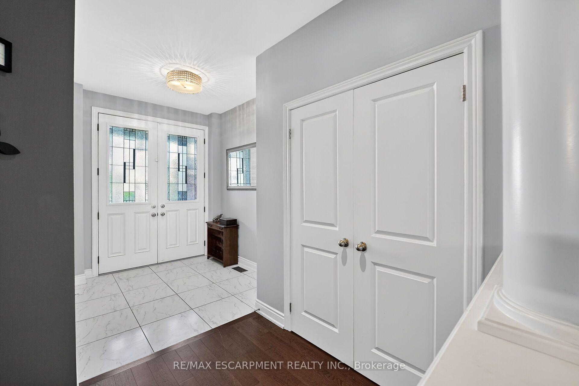 Photo 5 of 82 Chaumont Drive, Hamilton, Stoney Creek Mountain — HOMEH