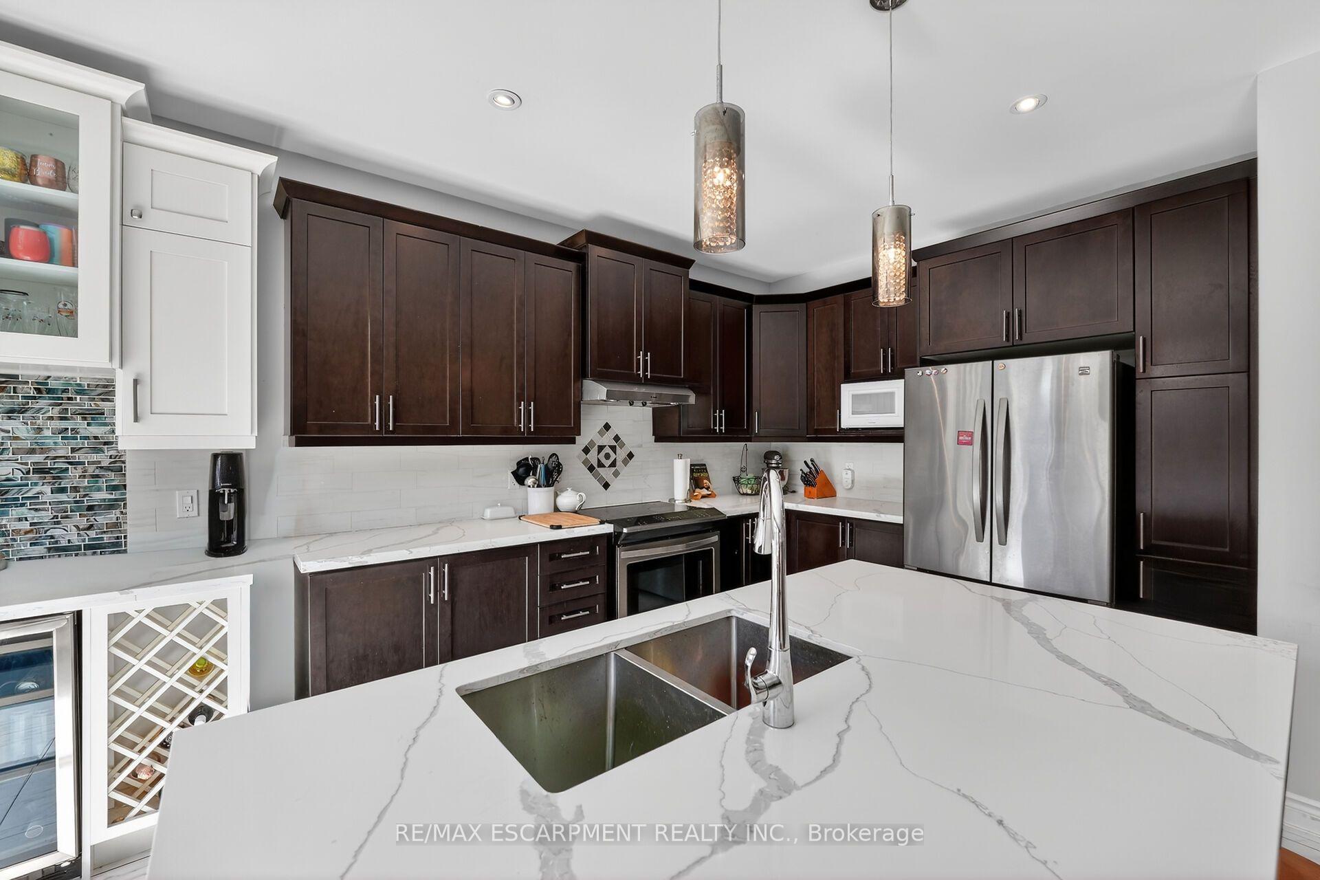 Photo 10 of 82 Chaumont Drive, Hamilton, Stoney Creek Mountain — HOMEH