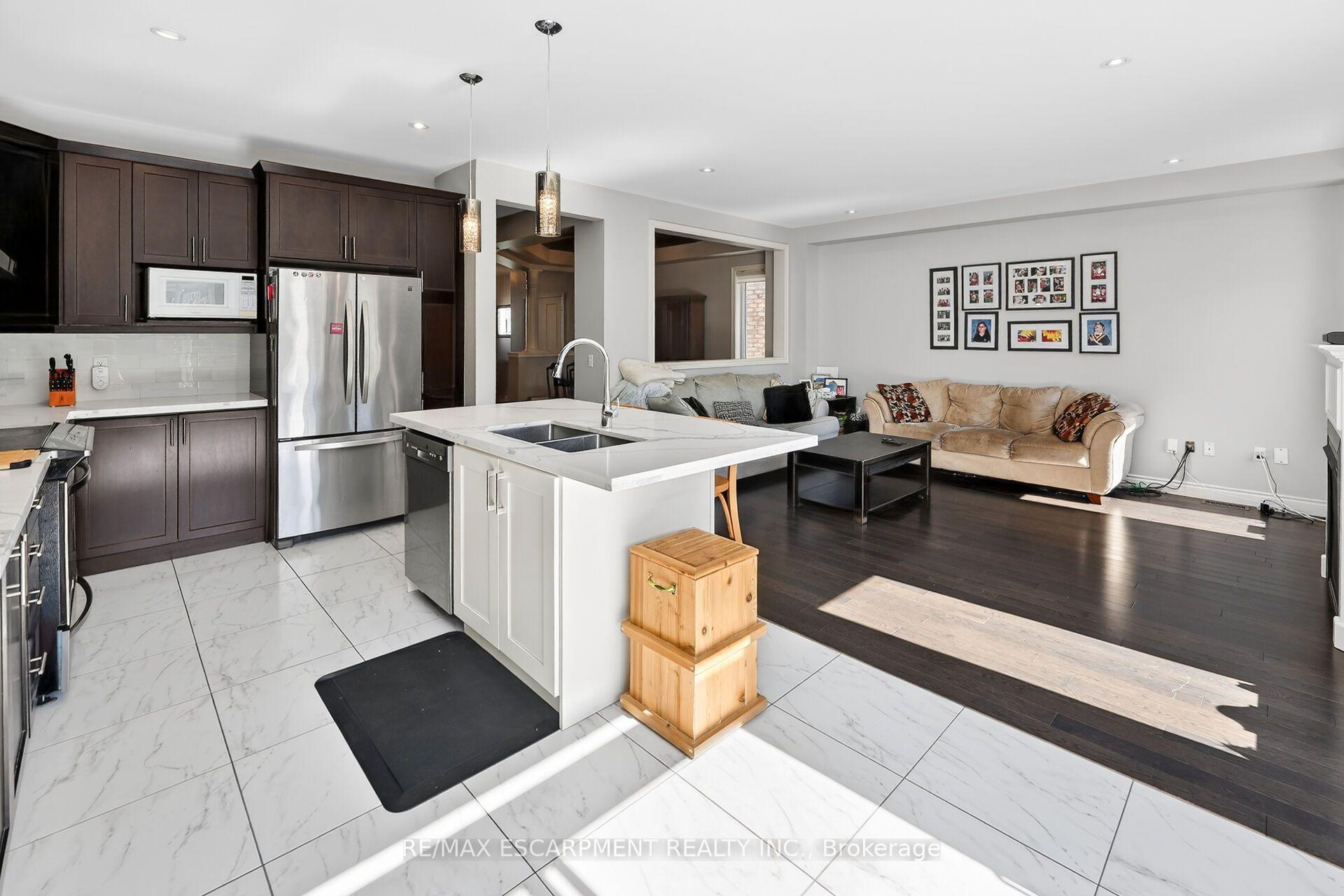 Photo 11 of 82 Chaumont Drive, Hamilton, Stoney Creek Mountain — HOMEH