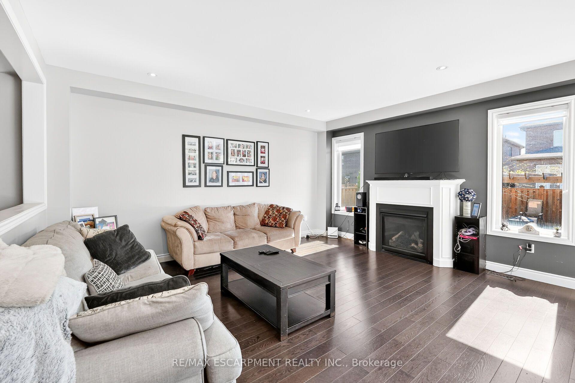 Photo 13 of 82 Chaumont Drive, Hamilton, Stoney Creek Mountain — HOMEH