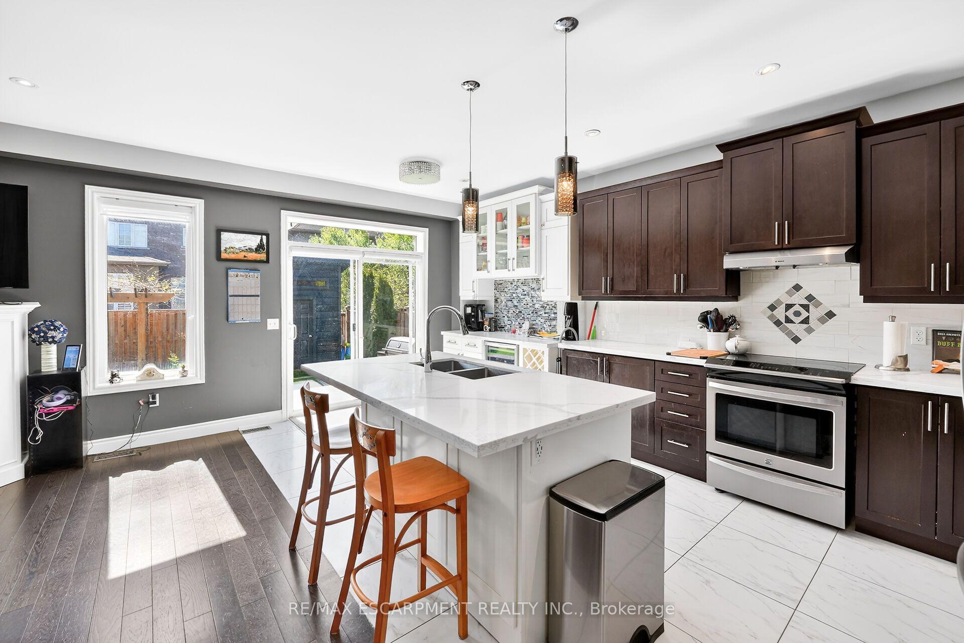 Photo 16 of 82 Chaumont Drive, Hamilton, Stoney Creek Mountain — HOMEH