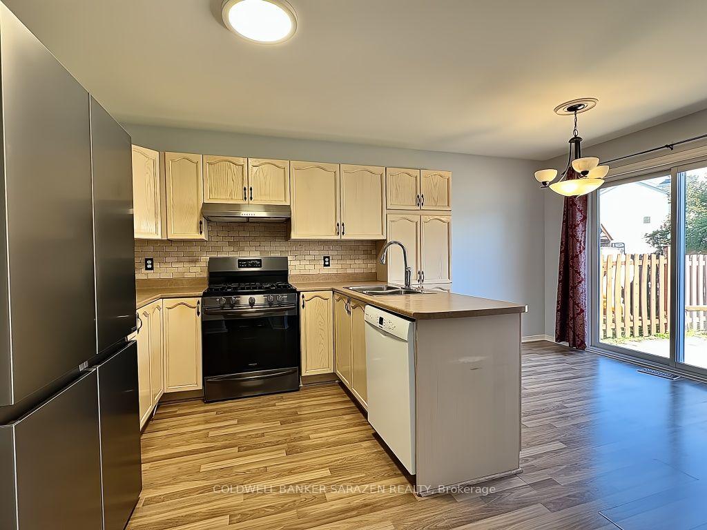 Photo 3 of 1919 Orchardview Avenue, Ottawa, Fallingbrook/Gardenway South — HOMEH