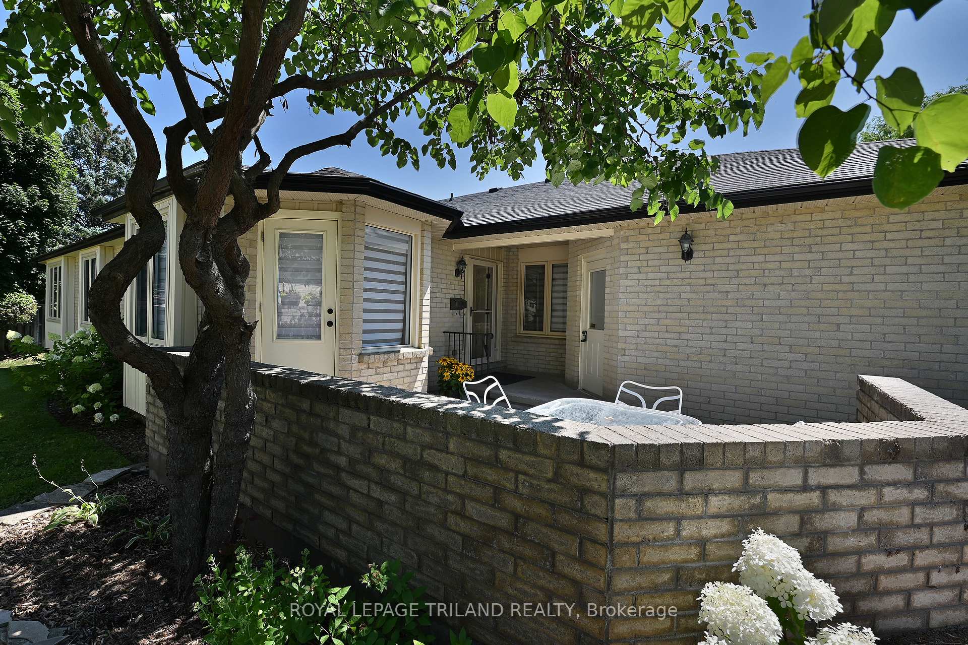Photo 3 of Unit 4, 94 Pine Valley Gate, London, South N — HOMEH