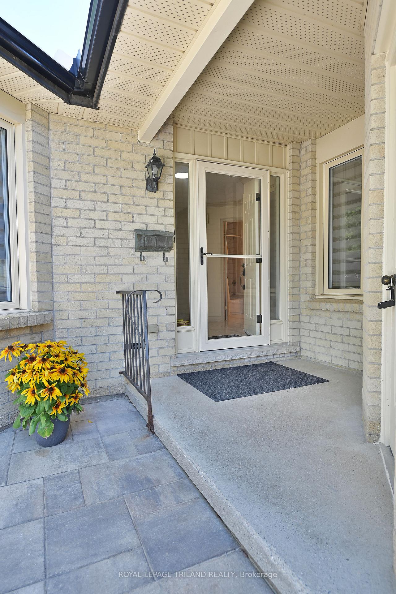 Photo 4 of Unit 4, 94 Pine Valley Gate, London, South N — HOMEH