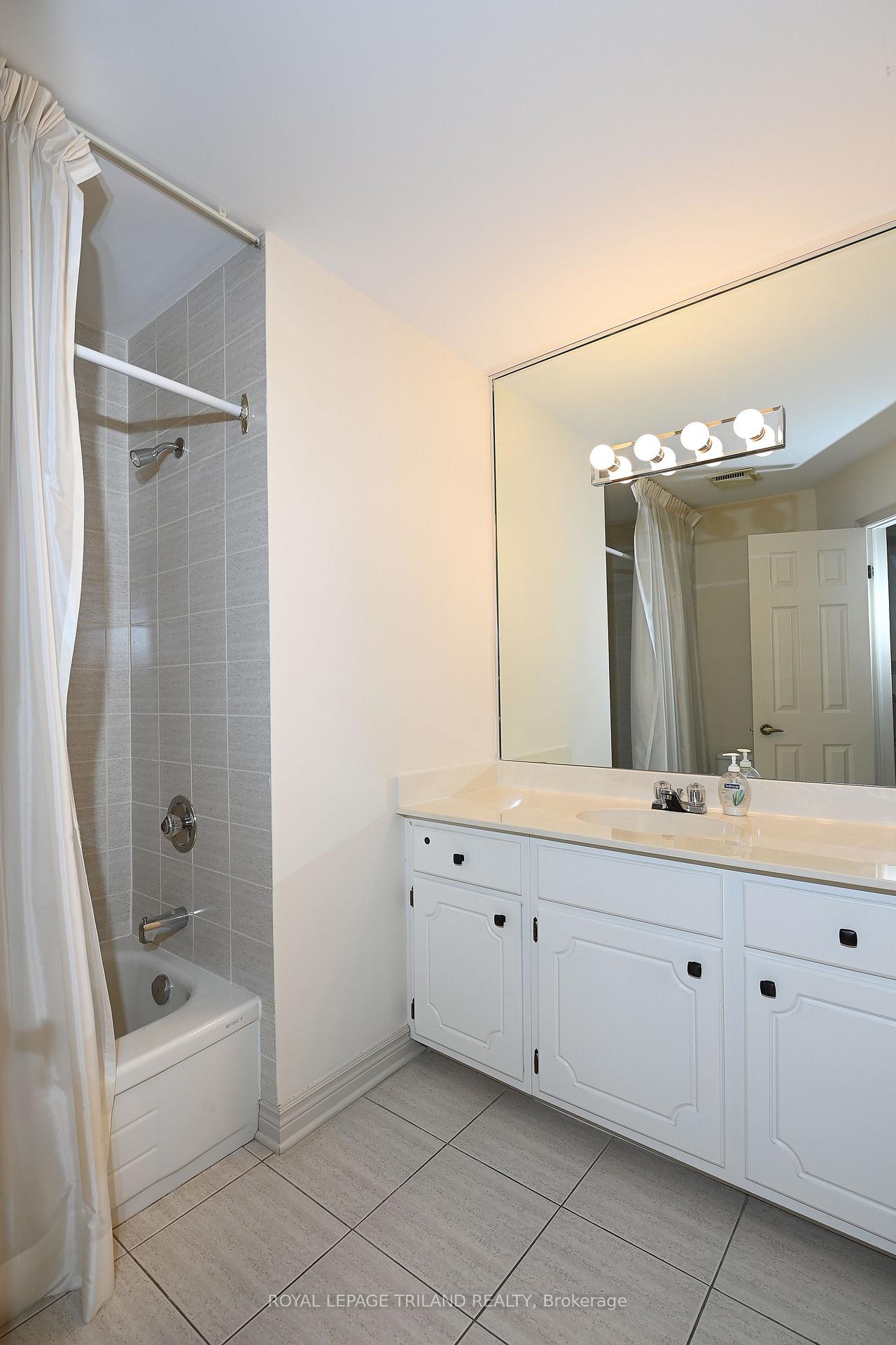 Photo 13 of Unit 4, 94 Pine Valley Gate, London, South N — HOMEH