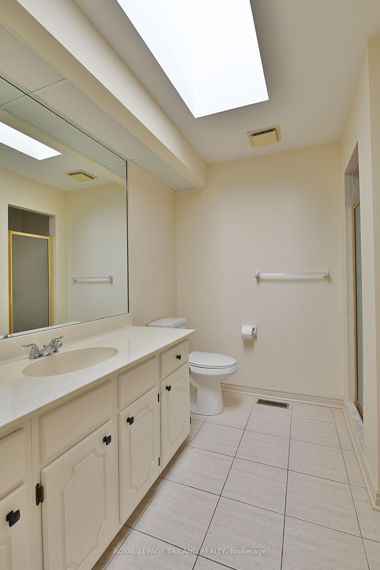 Photo 18 of Unit 4, 94 Pine Valley Gate, London, South N — HOMEH