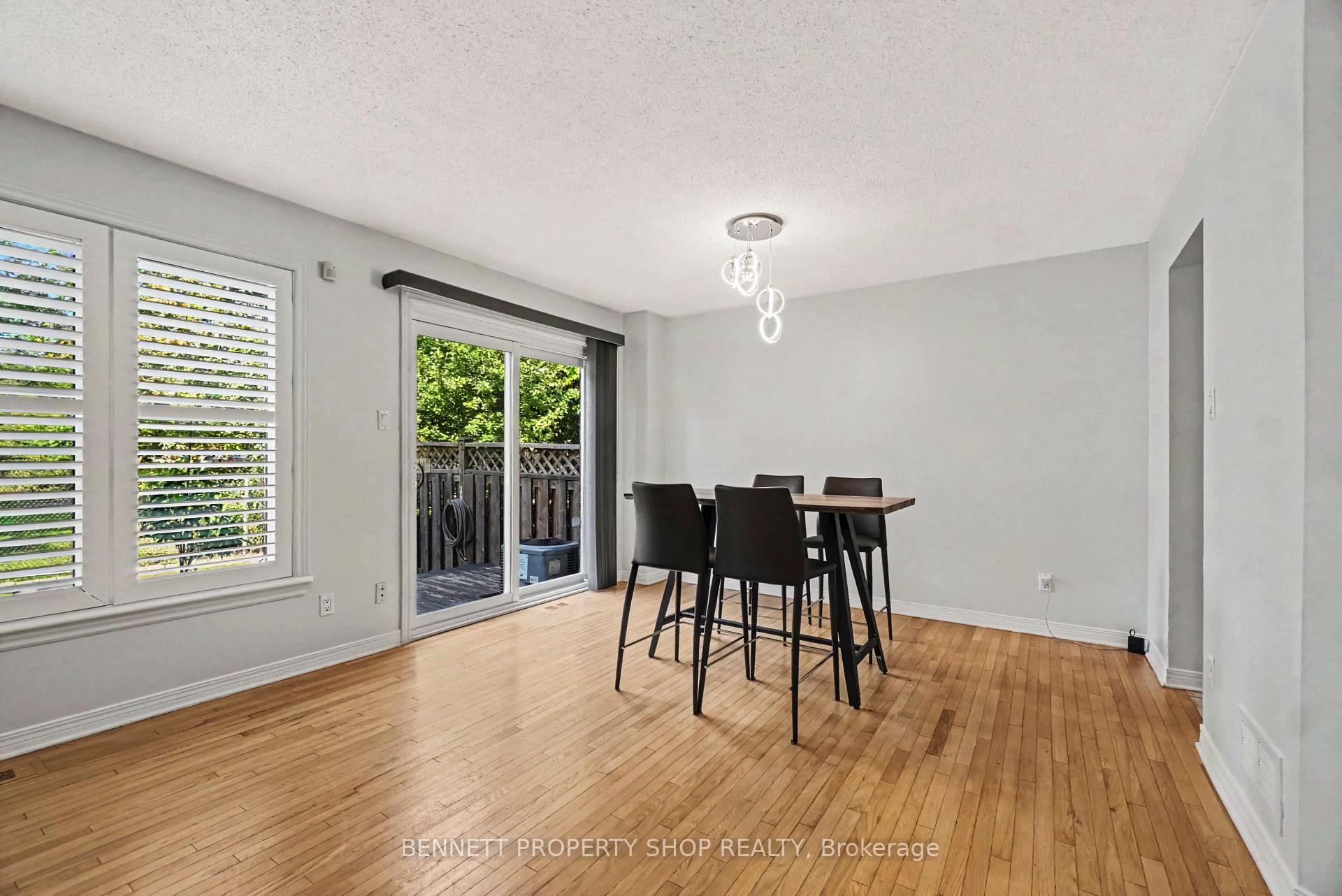 Photo 4 of 4 Winnegreen Court, Ottawa, Hunt Club Park — HOMEH