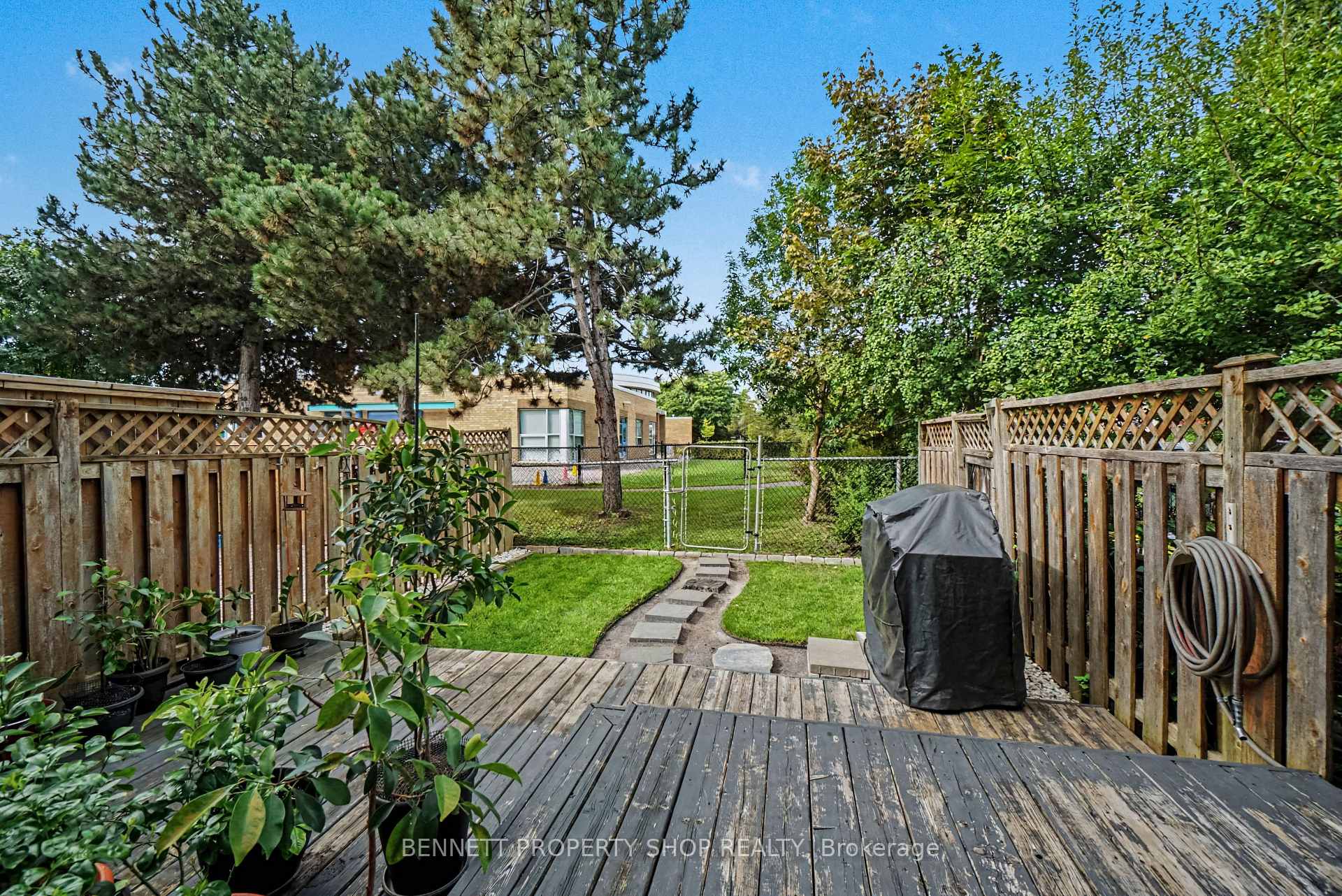 Photo 13 of 4 Winnegreen Court, Ottawa, Hunt Club Park — HOMEH
