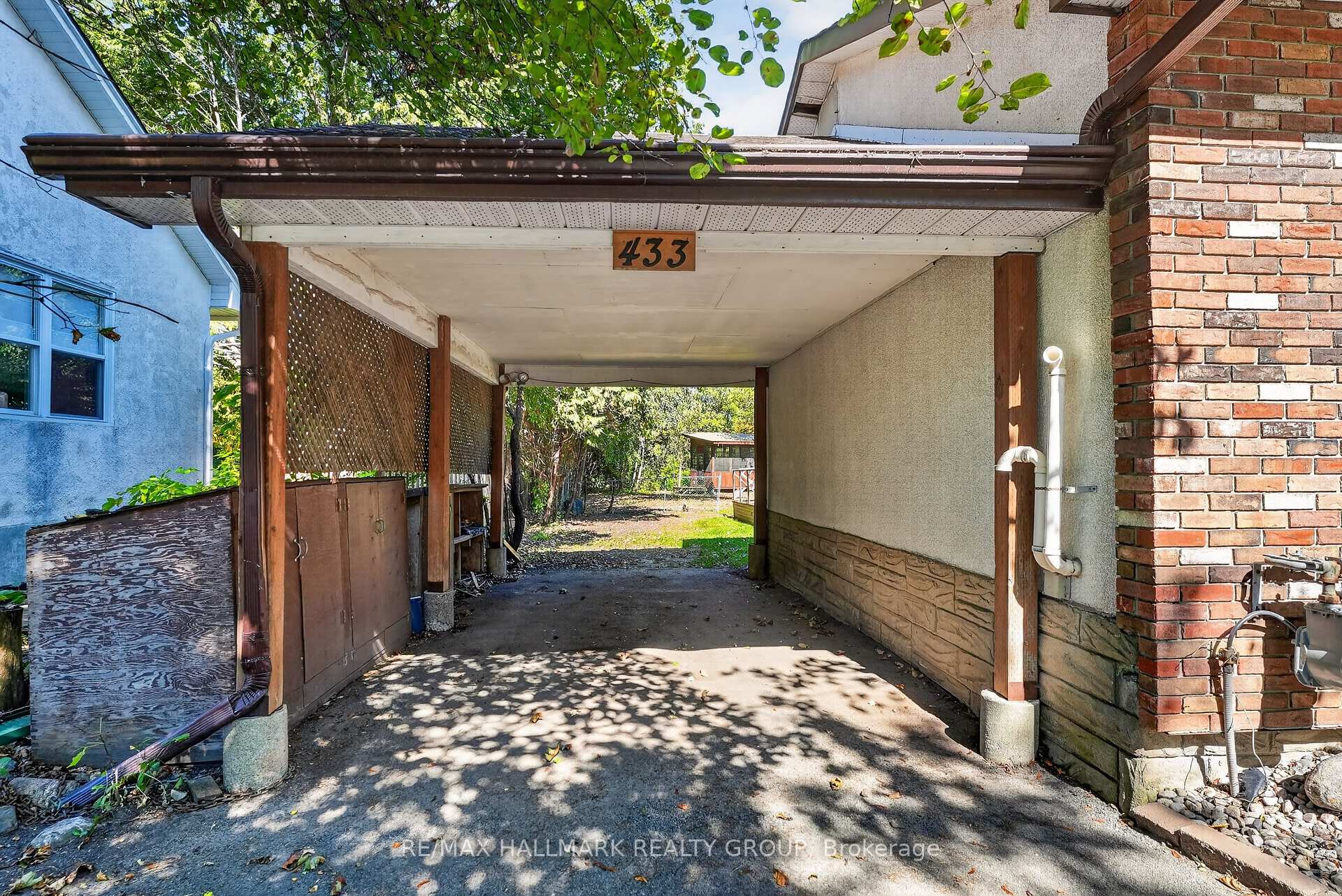 Photo 2 of 433 Pleasant Park Road, Ottawa, Faircrest Heights — HOMEH