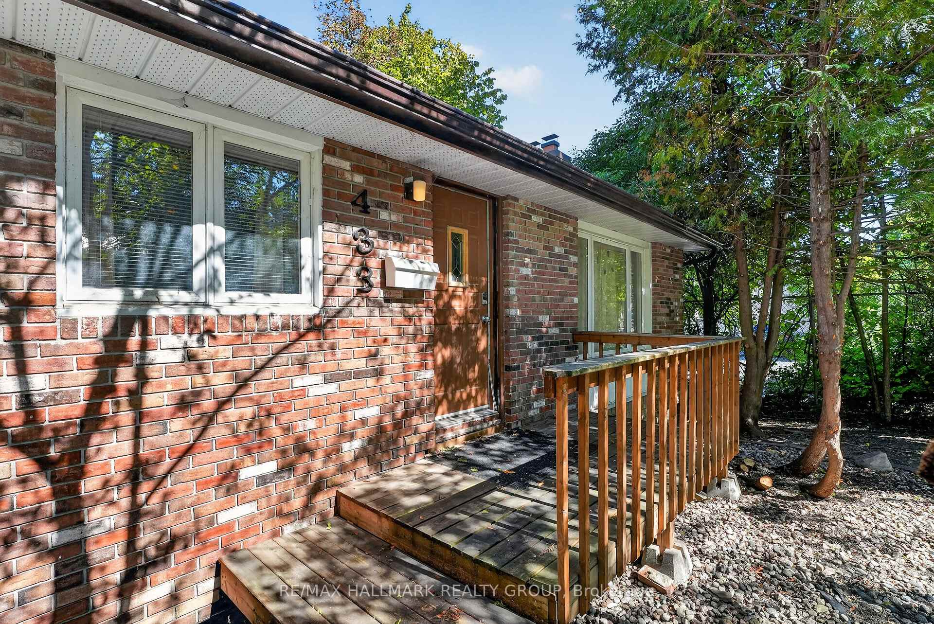 Photo 3 of 433 Pleasant Park Road, Ottawa, Faircrest Heights — HOMEH