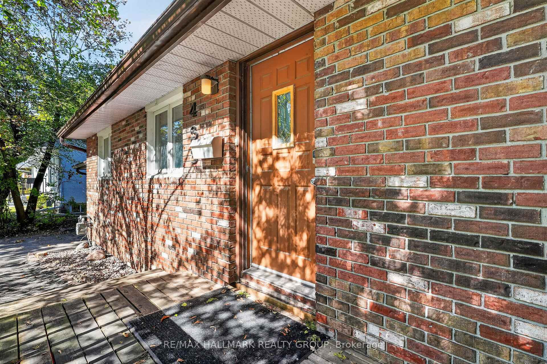 Photo 4 of 433 Pleasant Park Road, Ottawa, Faircrest Heights — HOMEH