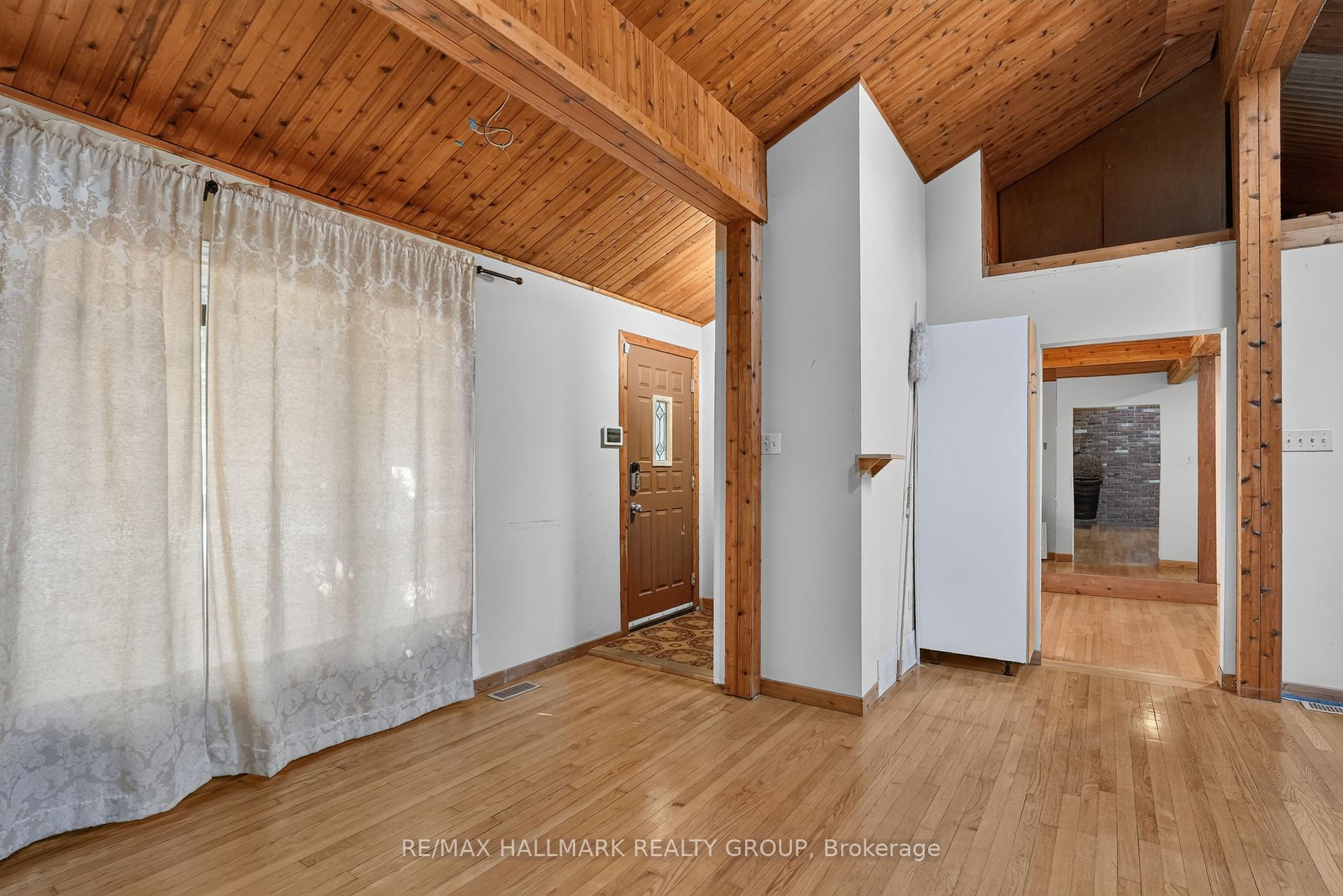 Photo 5 of 433 Pleasant Park Road, Ottawa, Faircrest Heights — HOMEH