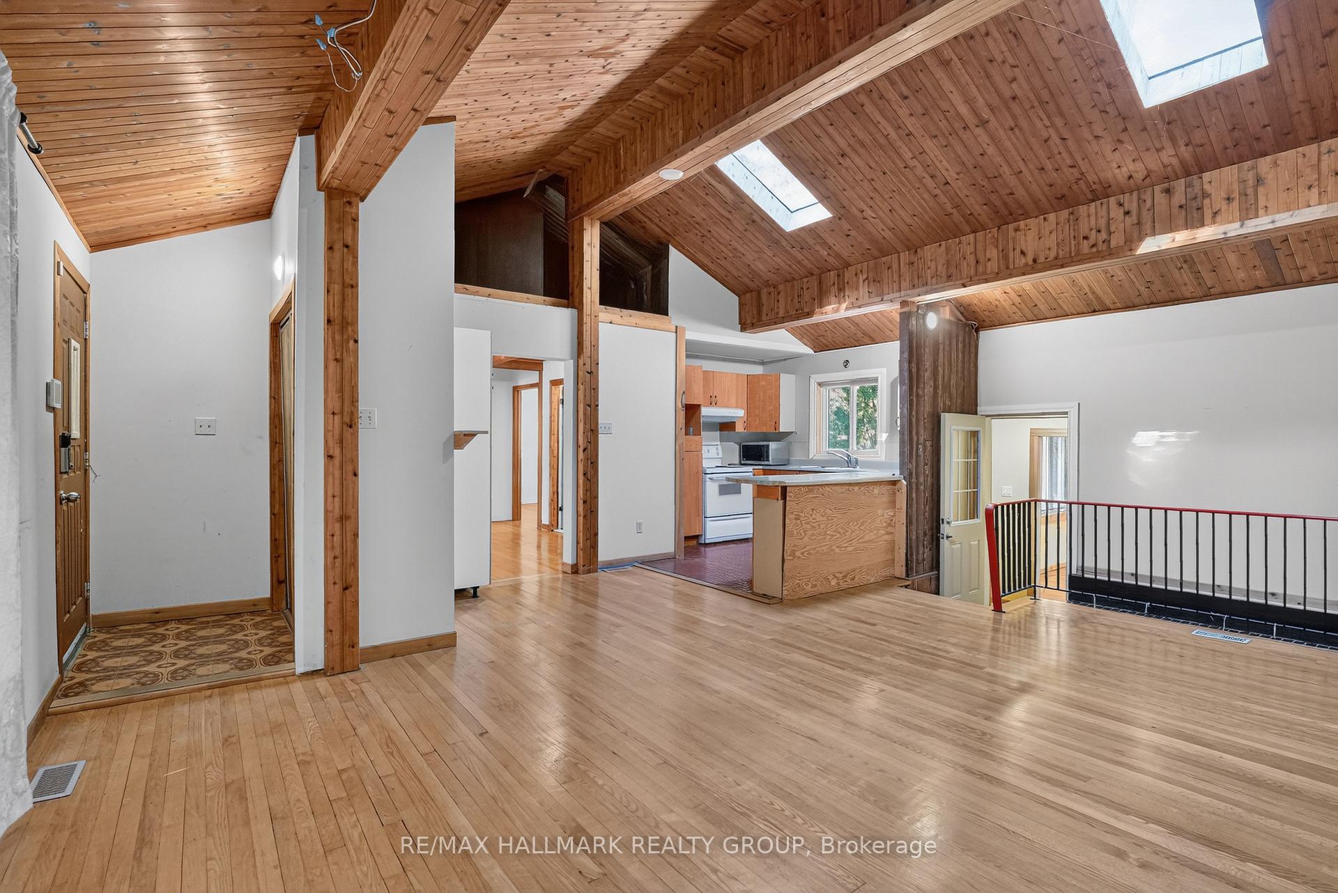 Photo 6 of 433 Pleasant Park Road, Ottawa, Faircrest Heights — HOMEH