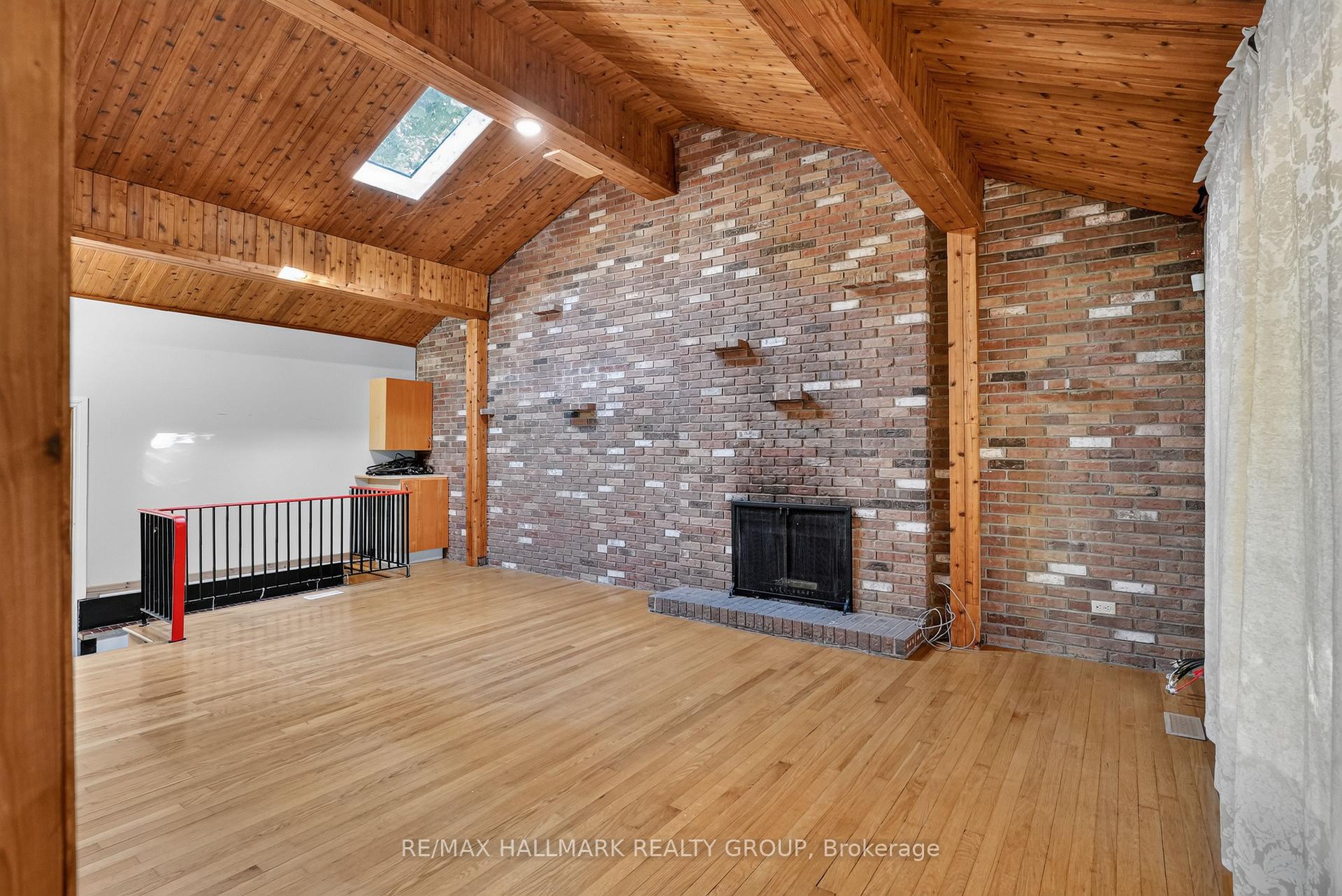 Photo 7 of 433 Pleasant Park Road, Ottawa, Faircrest Heights — HOMEH