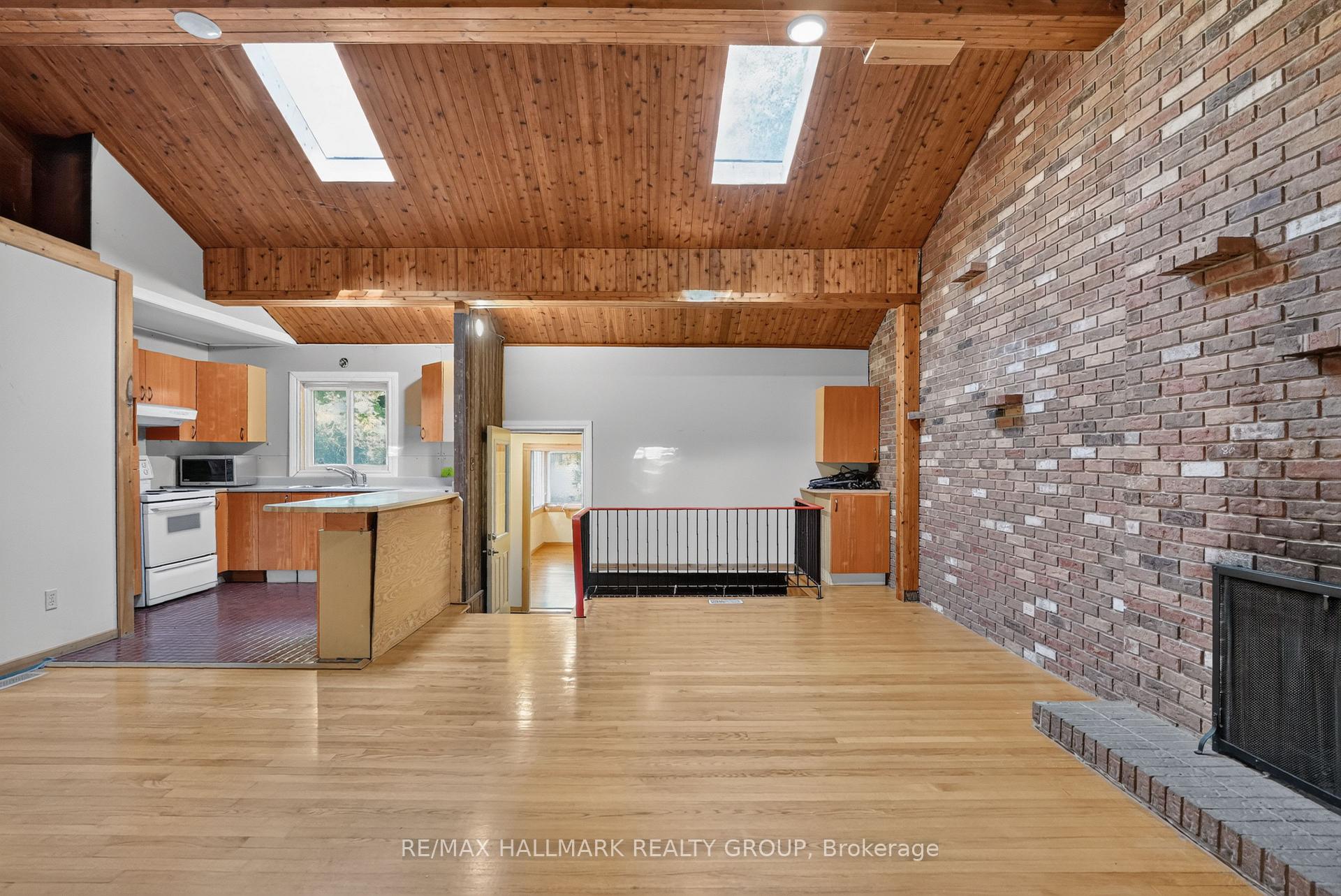 Photo 8 of 433 Pleasant Park Road, Ottawa, Faircrest Heights — HOMEH