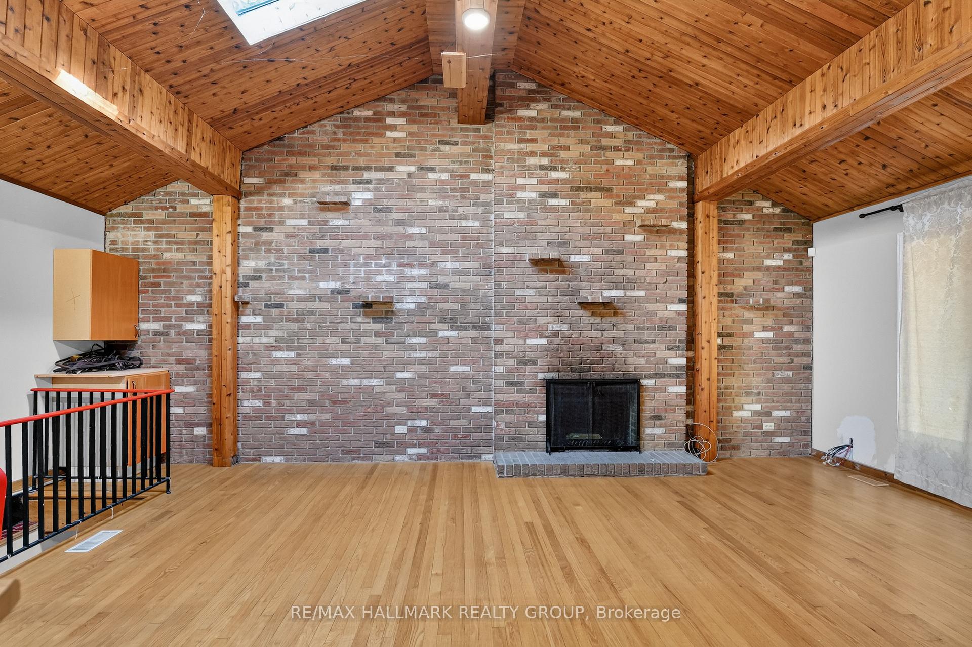 Photo 9 of 433 Pleasant Park Road, Ottawa, Faircrest Heights — HOMEH