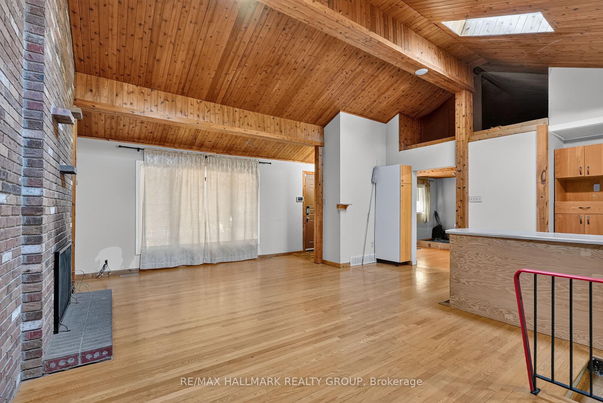 Photo 10 of 433 Pleasant Park Road, Ottawa, Faircrest Heights — HOMEH