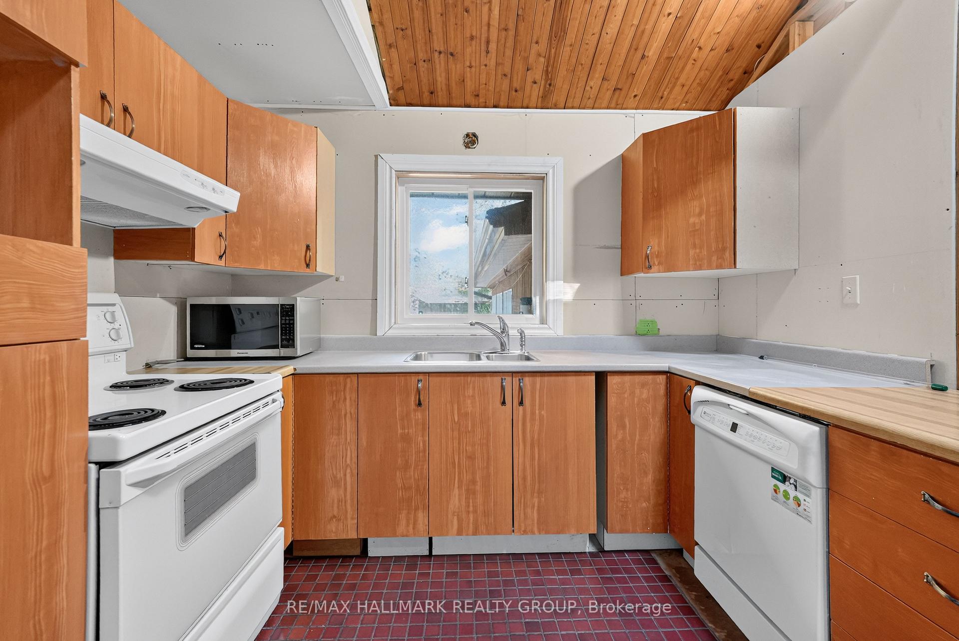 Photo 14 of 433 Pleasant Park Road, Ottawa, Faircrest Heights — HOMEH