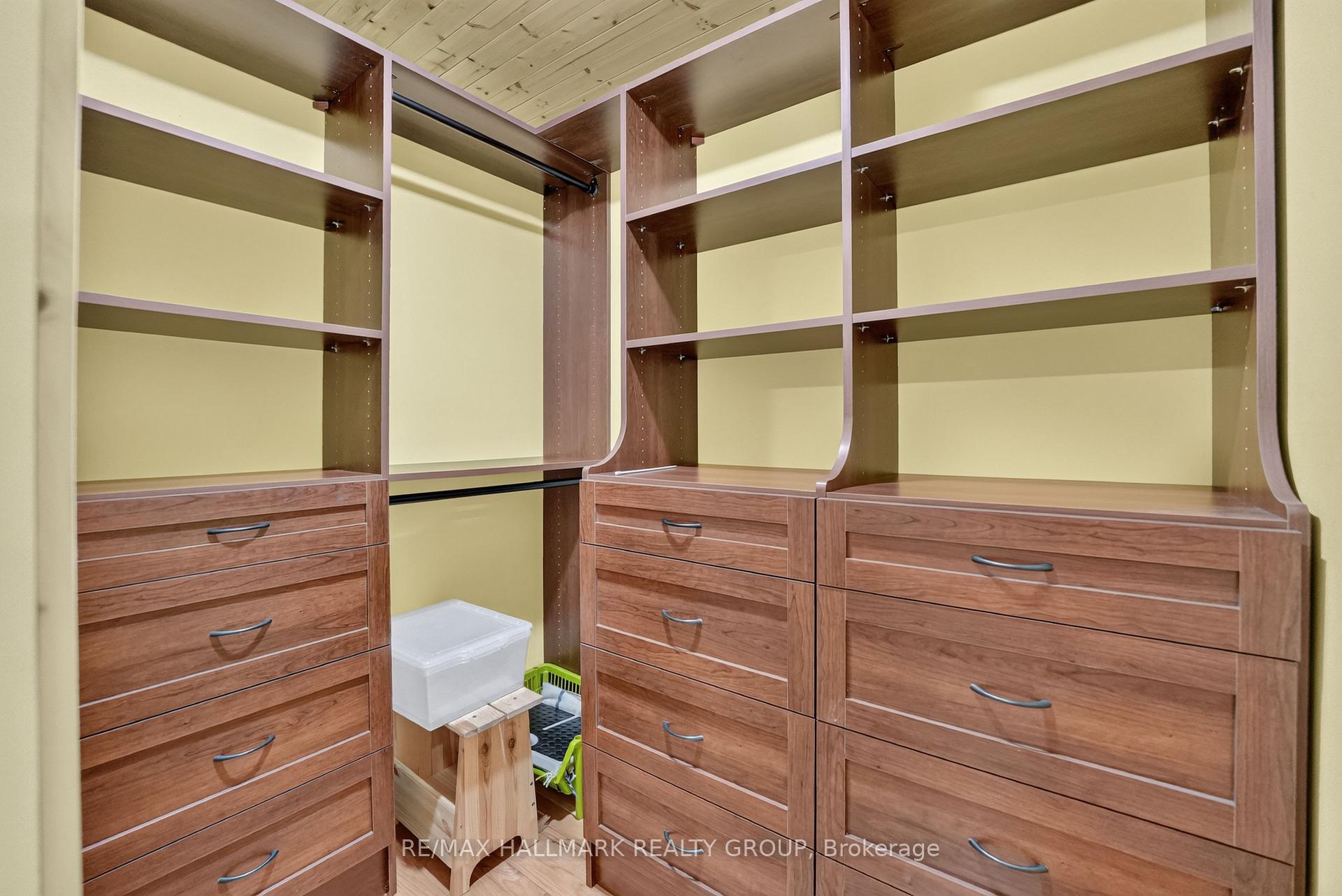 Photo 19 of 433 Pleasant Park Road, Ottawa, Faircrest Heights — HOMEH