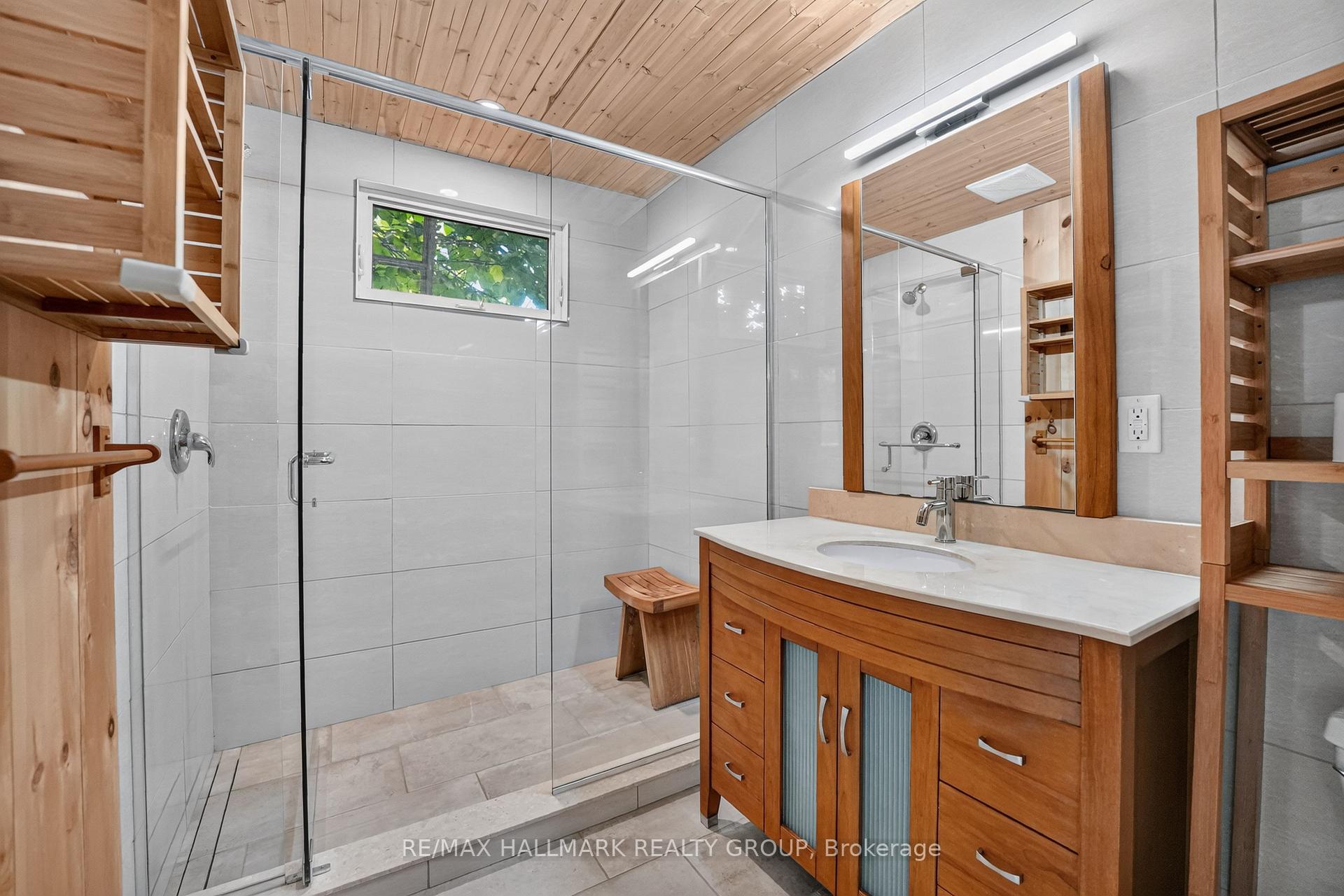 Photo 20 of 433 Pleasant Park Road, Ottawa, Faircrest Heights — HOMEH