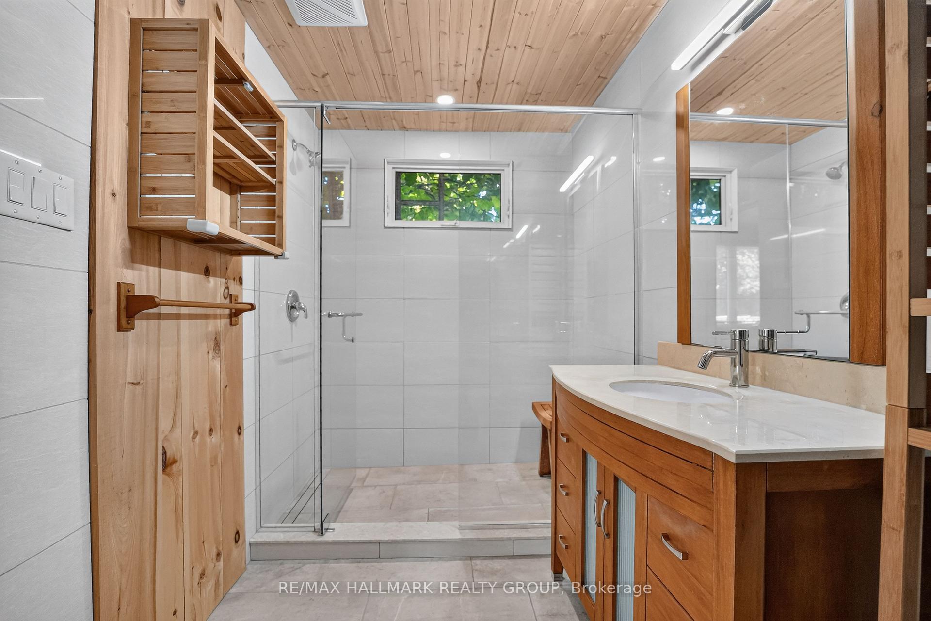 Photo 21 of 433 Pleasant Park Road, Ottawa, Faircrest Heights — HOMEH