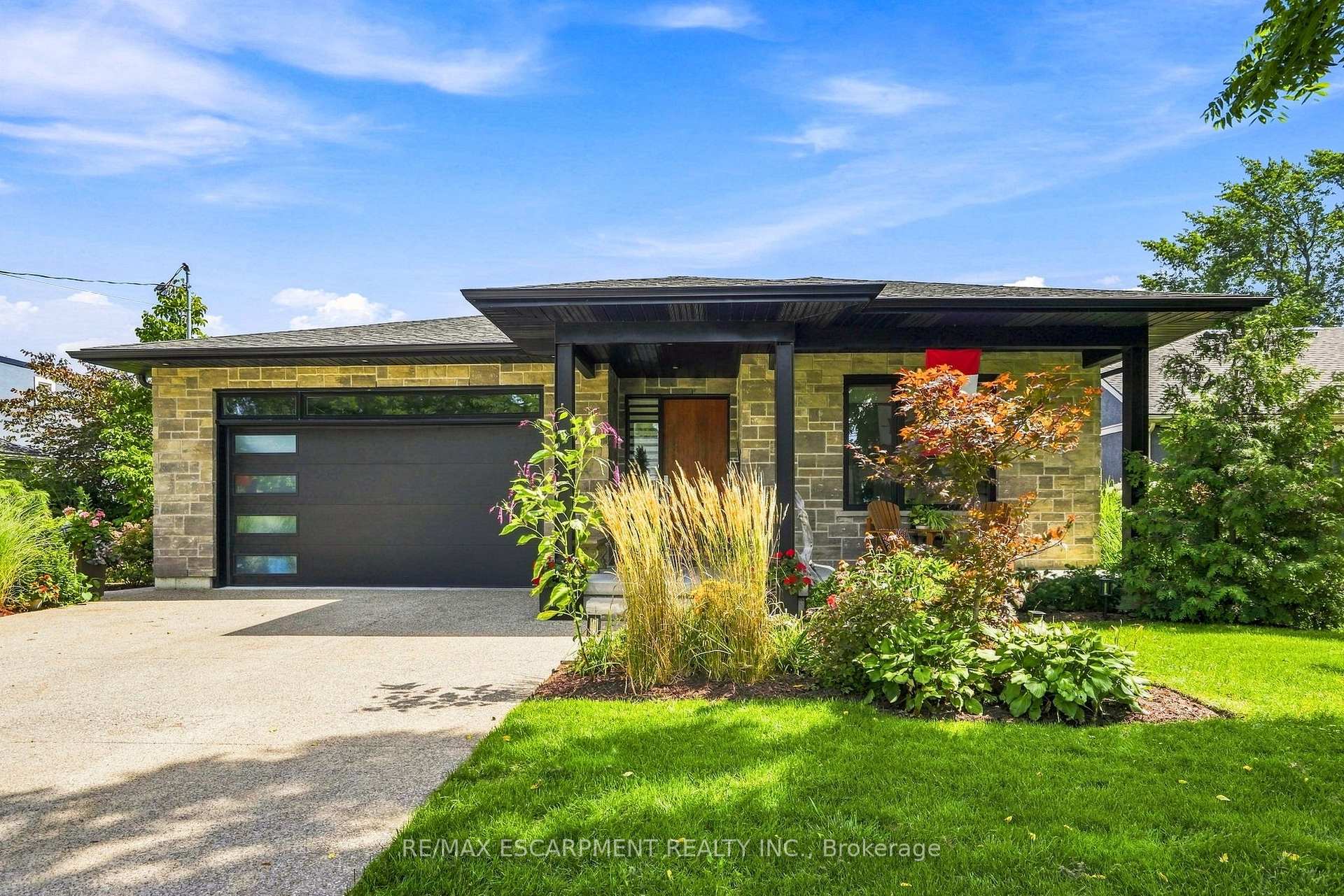 Photo 1 of 42 Carlton Avenue, Welland, N. Welland — HOMEH