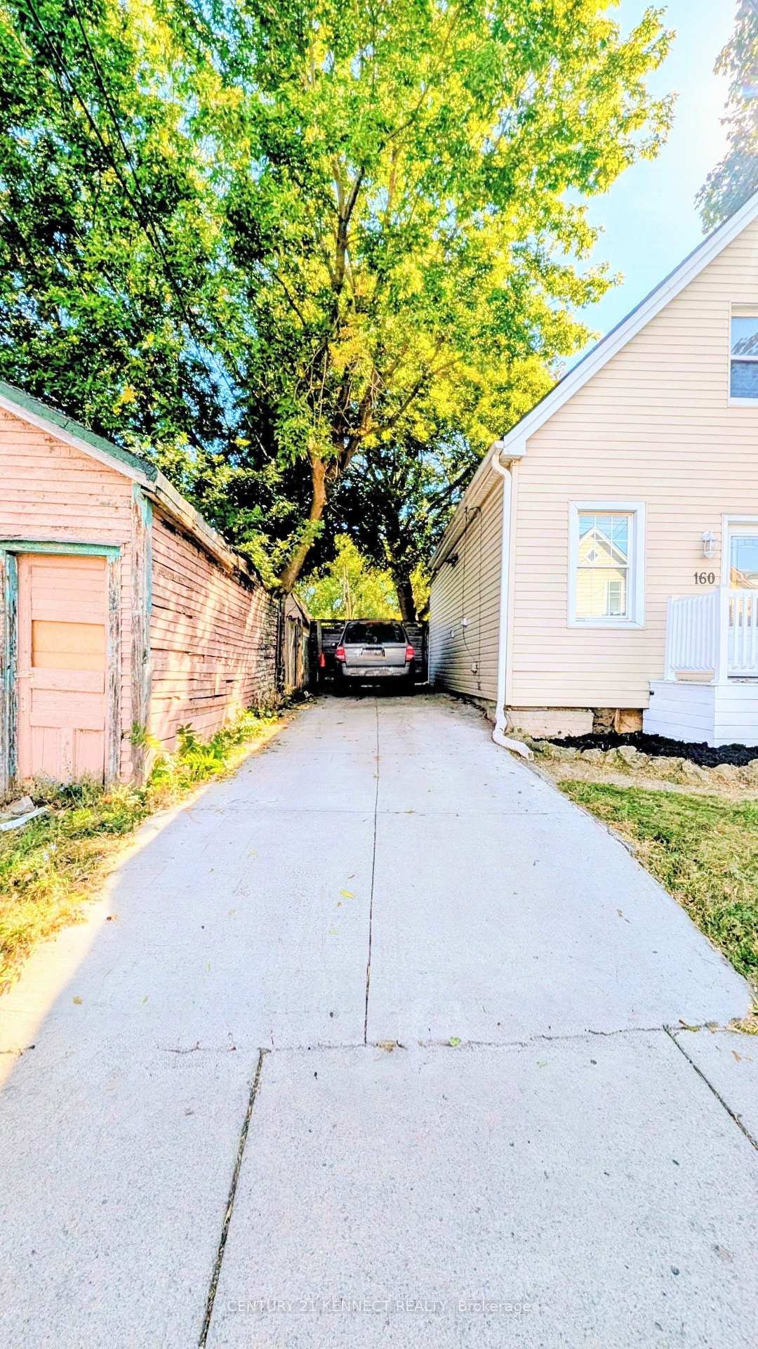 Photo 2 of 160 Glendale Avenue N, Hamilton, Crown Point — HOMEH