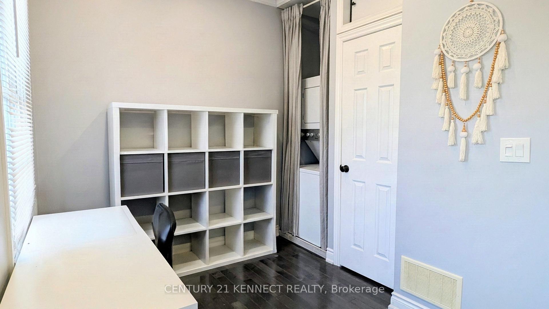 Photo 5 of 160 Glendale Avenue N, Hamilton, Crown Point — HOMEH