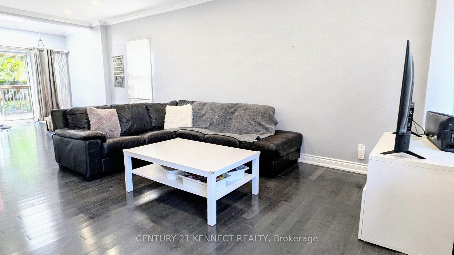 Photo 7 of 160 Glendale Avenue N, Hamilton, Crown Point — HOMEH