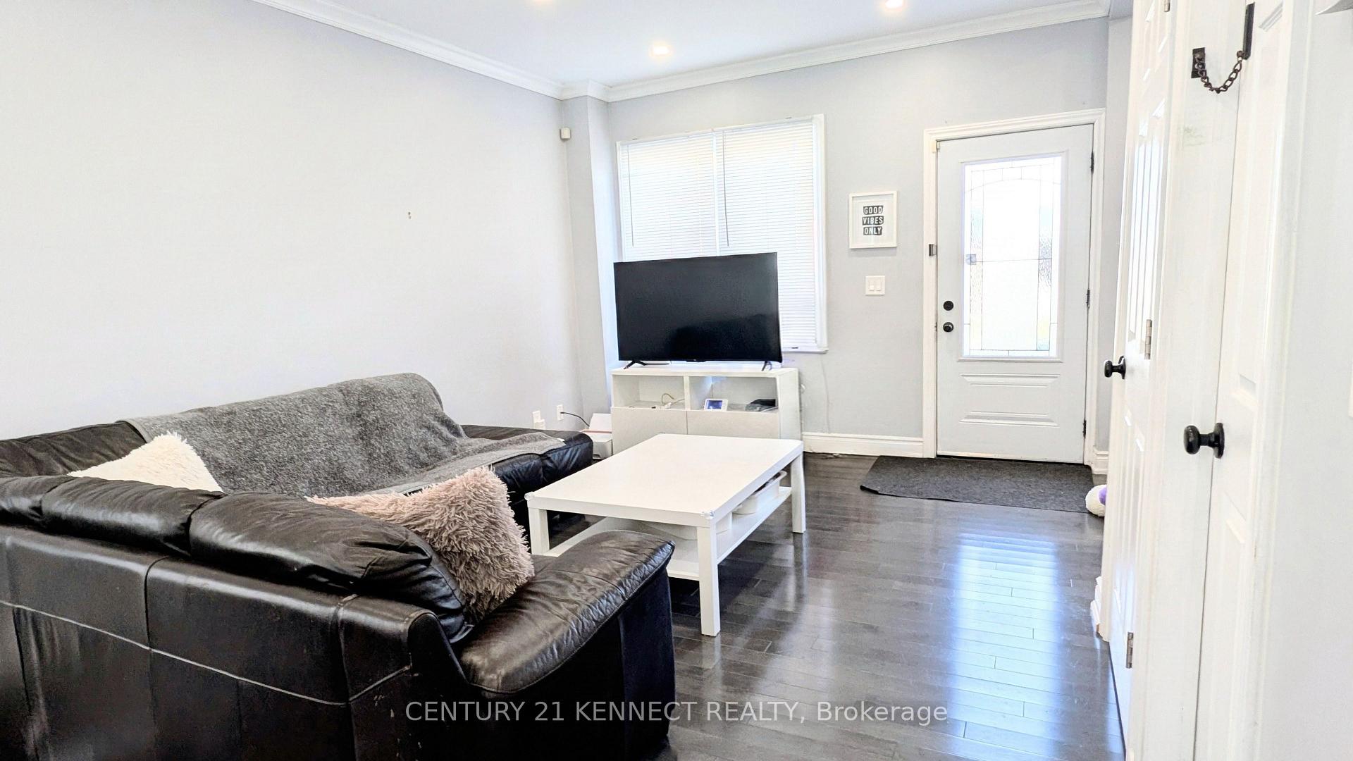 Photo 8 of 160 Glendale Avenue N, Hamilton, Crown Point — HOMEH