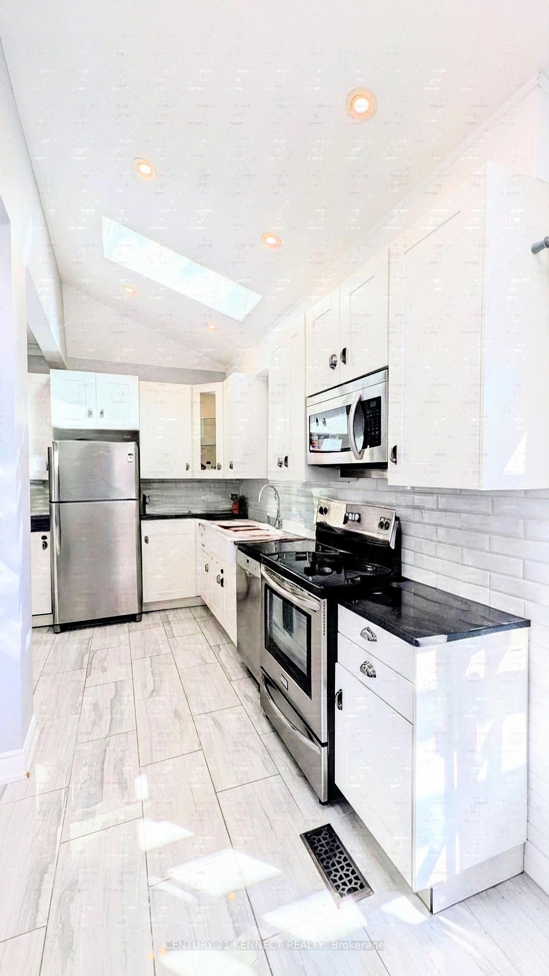 Photo 12 of 160 Glendale Avenue N, Hamilton, Crown Point — HOMEH