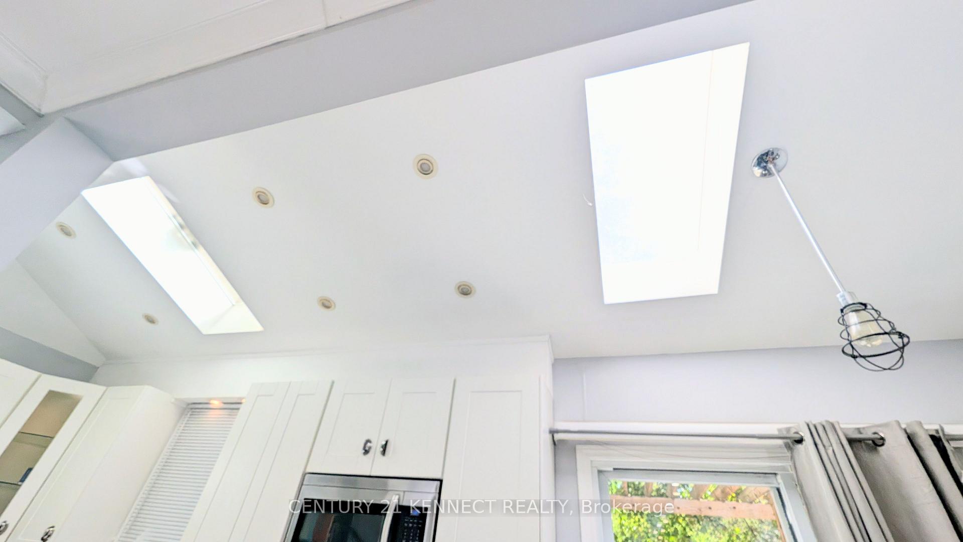 Photo 13 of 160 Glendale Avenue N, Hamilton, Crown Point — HOMEH