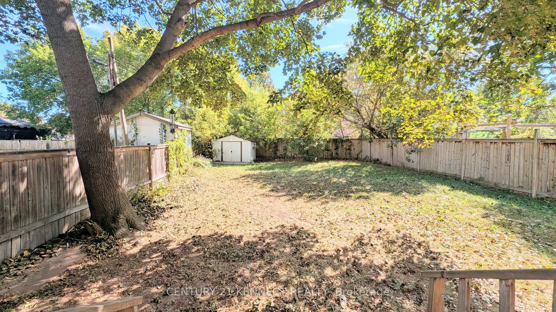 Photo 25 of 160 Glendale Avenue N, Hamilton, Crown Point — HOMEH