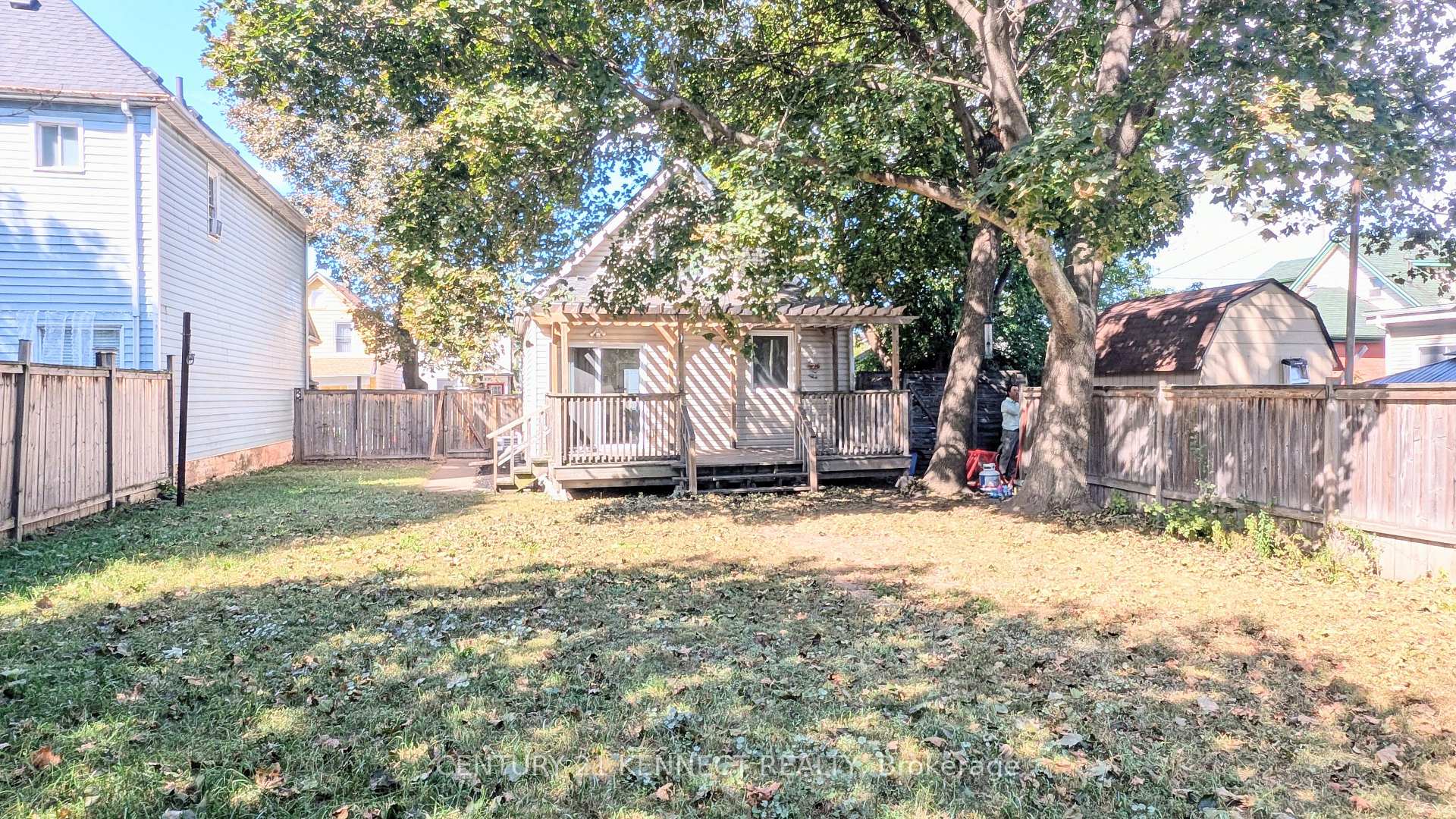 Photo 26 of 160 Glendale Avenue N, Hamilton, Crown Point — HOMEH