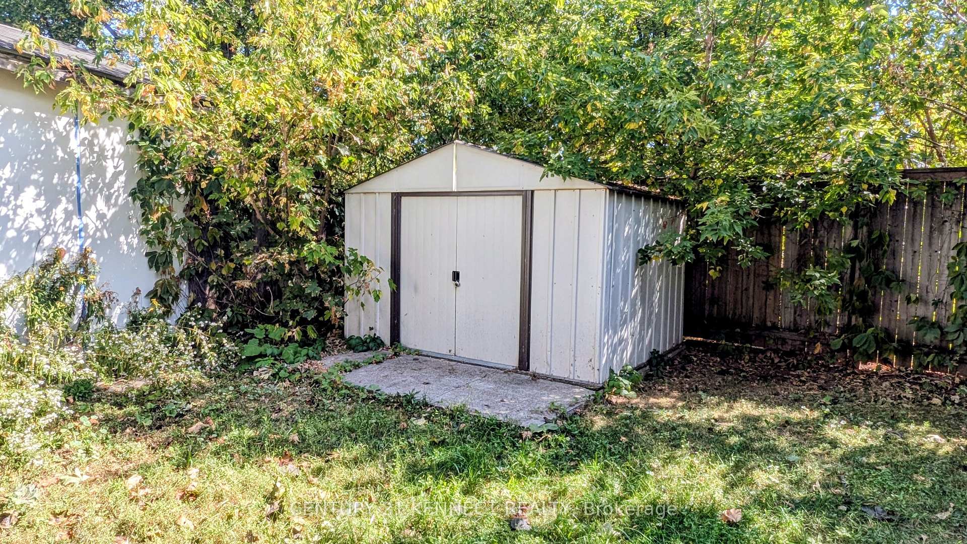 Photo 27 of 160 Glendale Avenue N, Hamilton, Crown Point — HOMEH