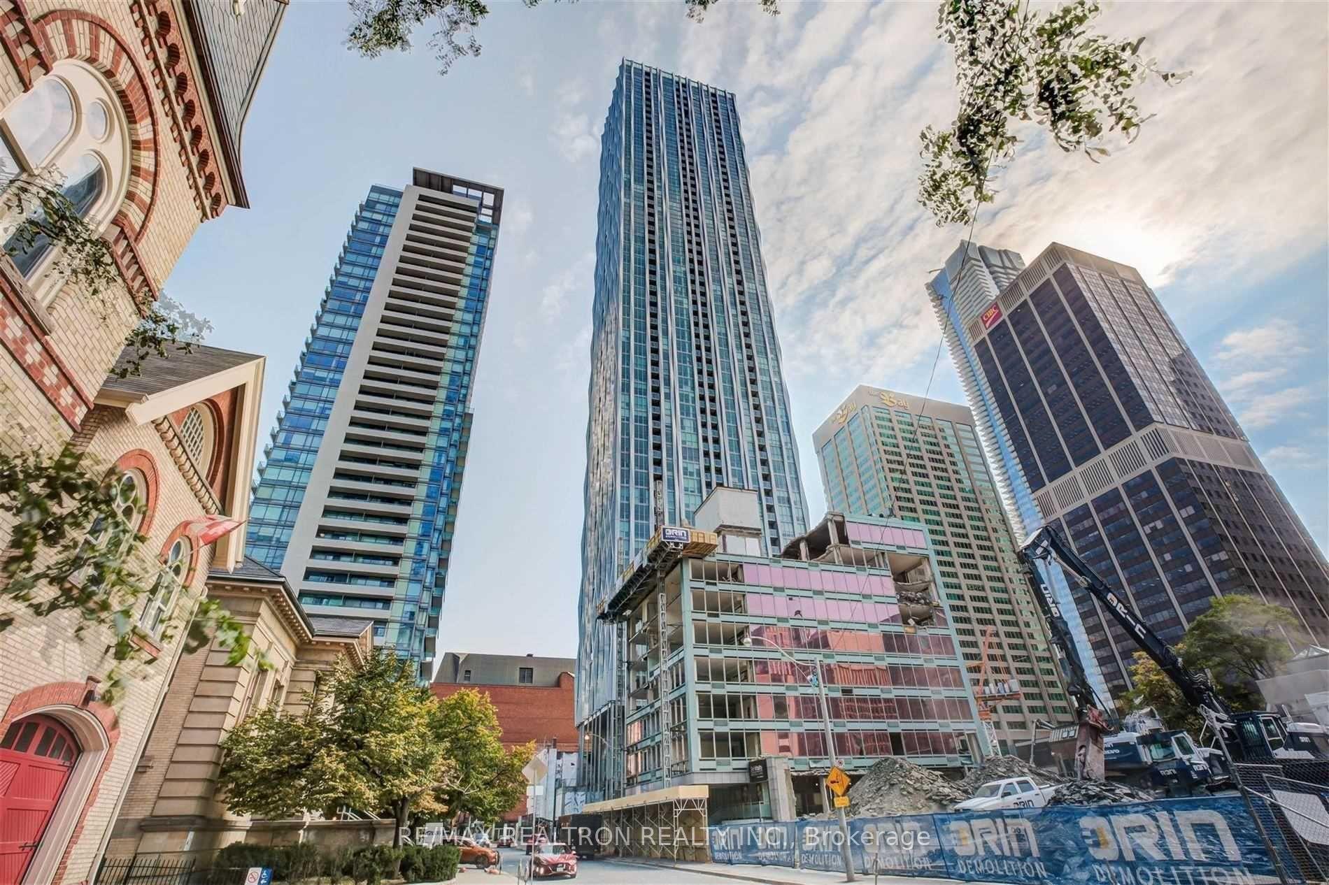 Photo 5 of Unit 3404, 1 Yorkville Avenue, Toronto, The Annex — HOMEH
