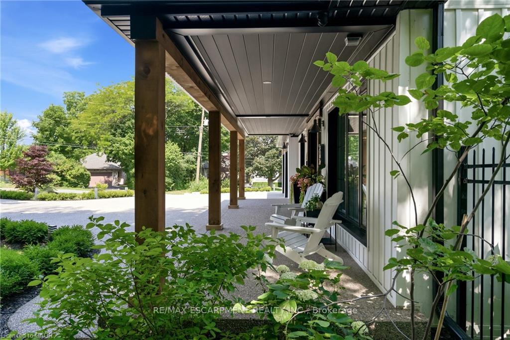 Photo 4 of 204 Fallingbrook Drive, Hamilton, Ancaster — HOMEH