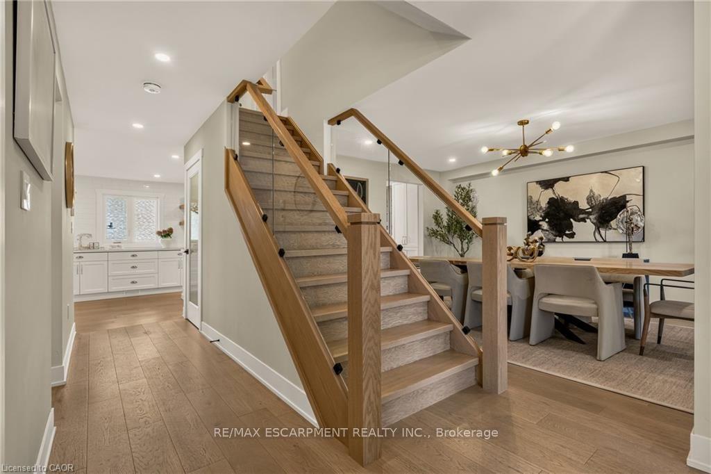 Photo 5 of 204 Fallingbrook Drive, Hamilton, Ancaster — HOMEH