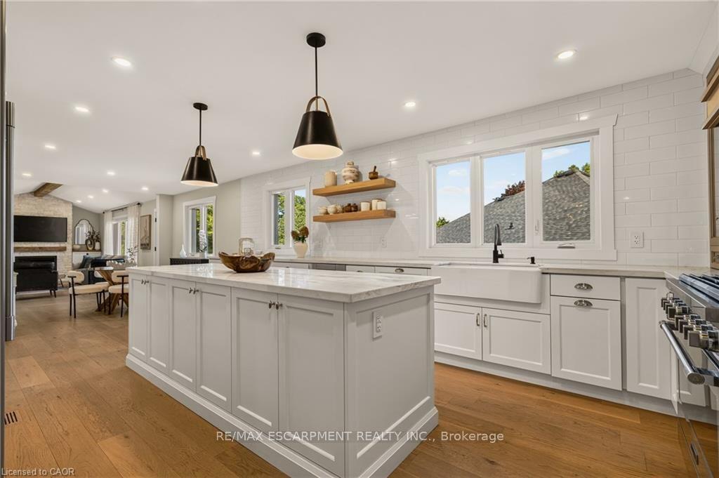 Photo 10 of 204 Fallingbrook Drive, Hamilton, Ancaster — HOMEH