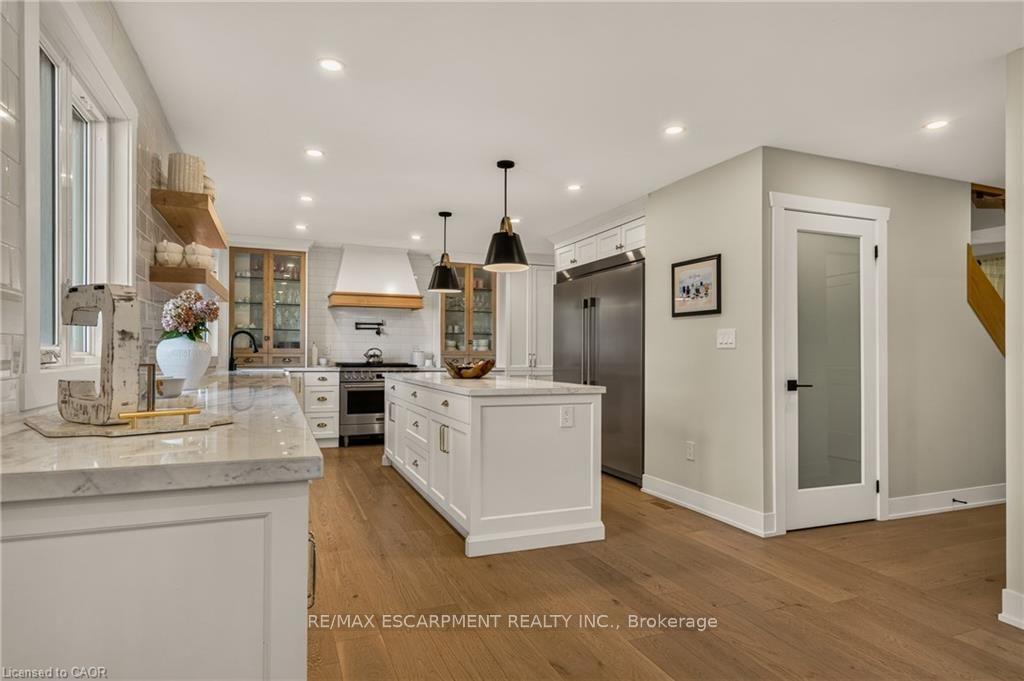 Photo 12 of 204 Fallingbrook Drive, Hamilton, Ancaster — HOMEH