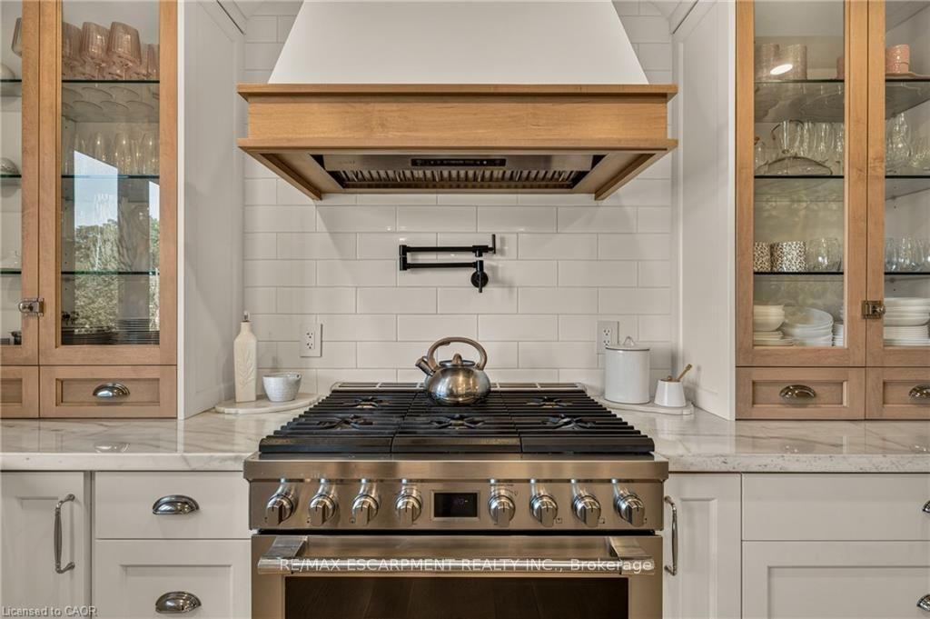 Photo 13 of 204 Fallingbrook Drive, Hamilton, Ancaster — HOMEH